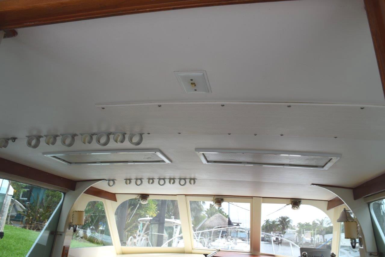 Hanging rod storage above dinette