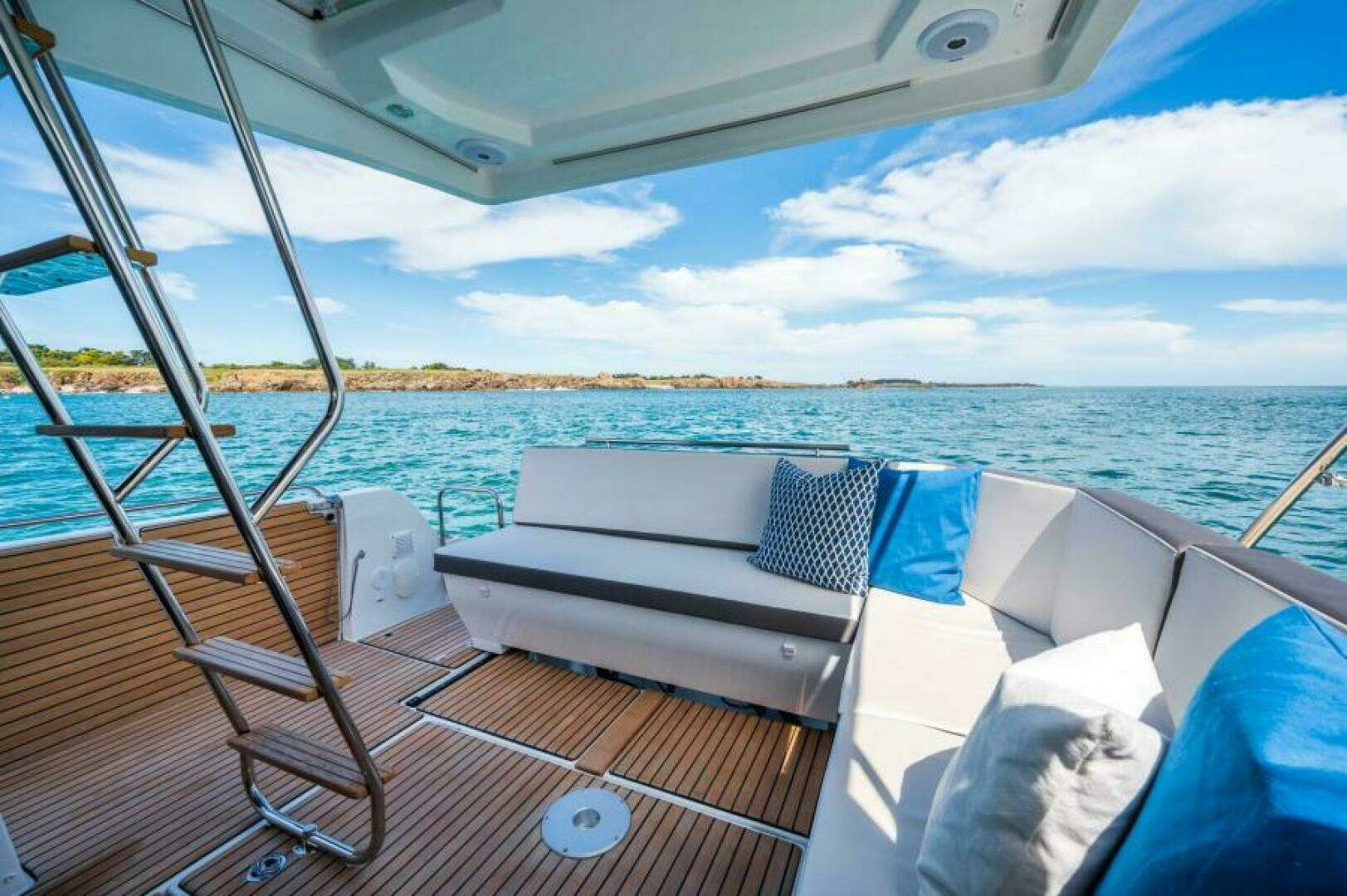 2026 Beneteau Antares 11 Fly - Image 13