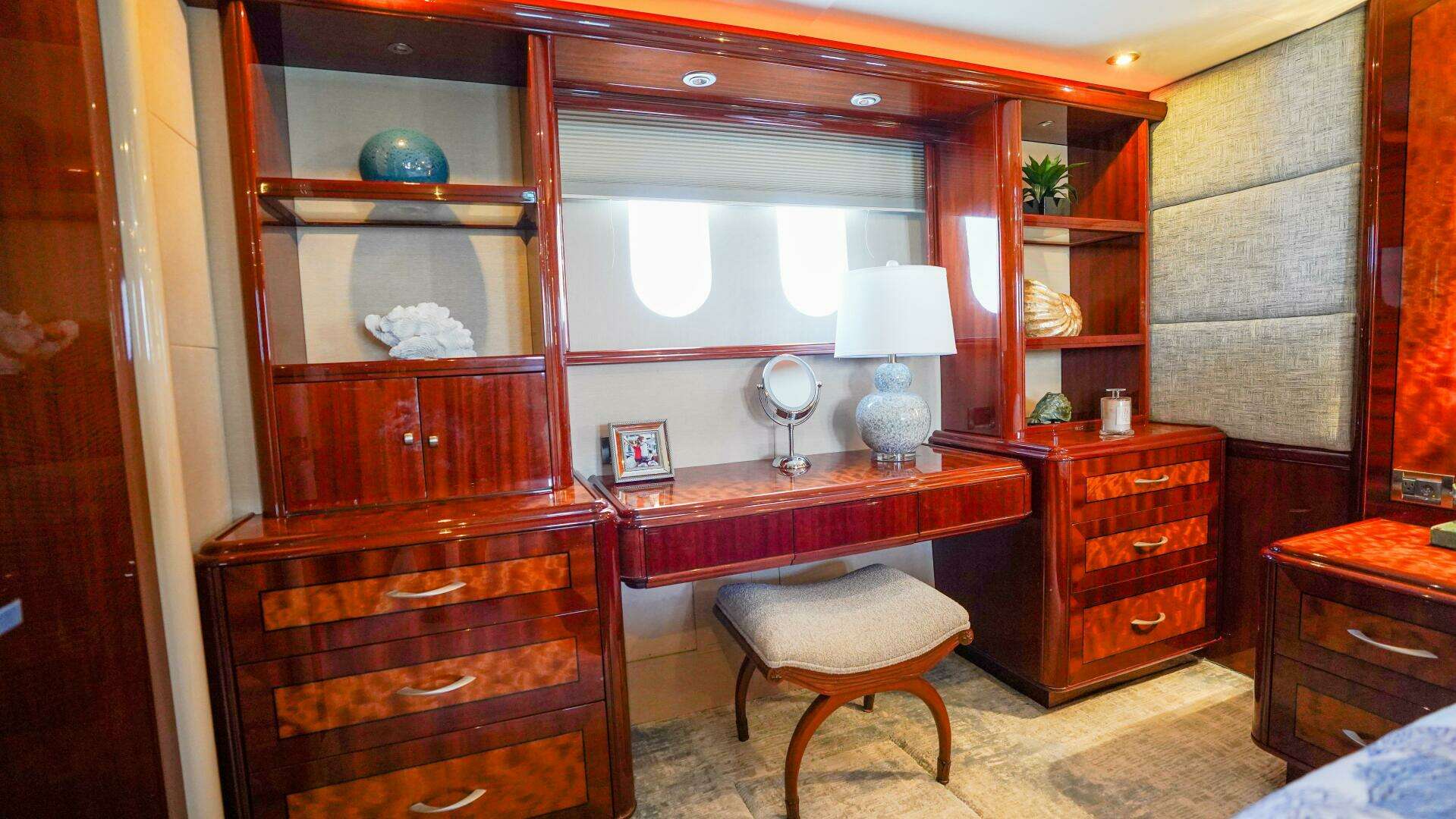 2004 Lazzara Yachts 80 SL - Image 43
