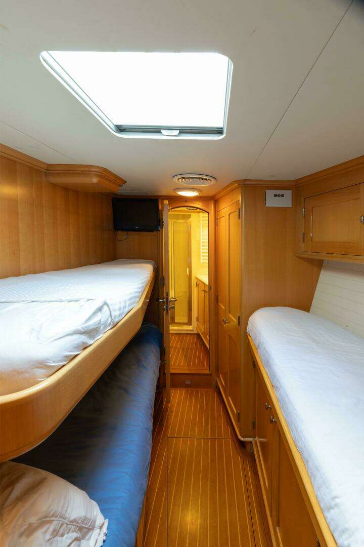 2001 Vitters Aft Cockpit - Image 32