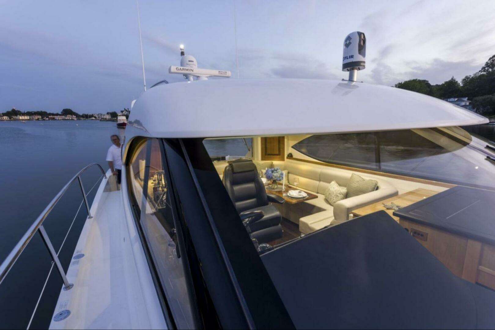 2016 Riviera 5000 Sport Yacht - Image 15