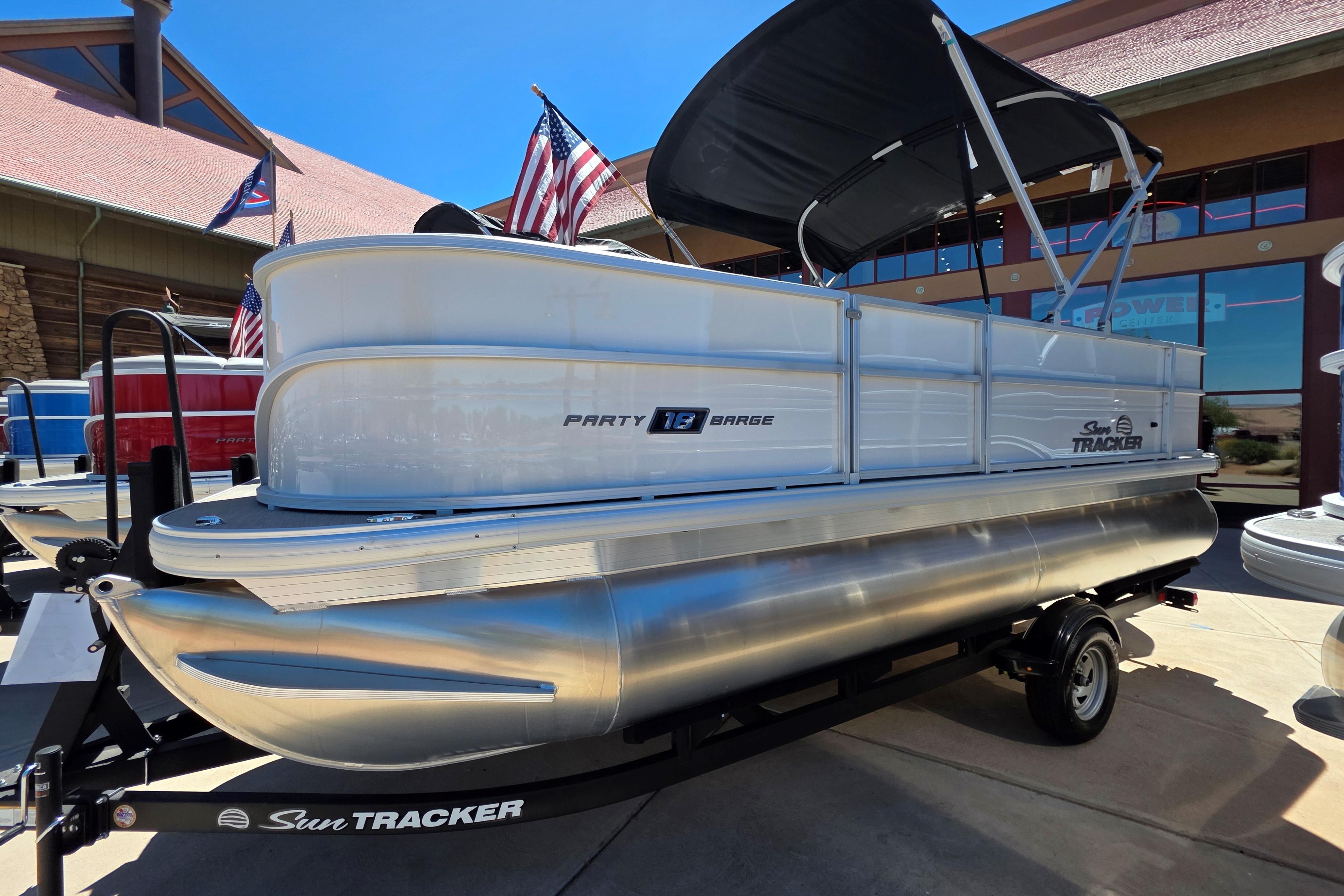 2026 Sun Tracker Party Barge 18 DLX