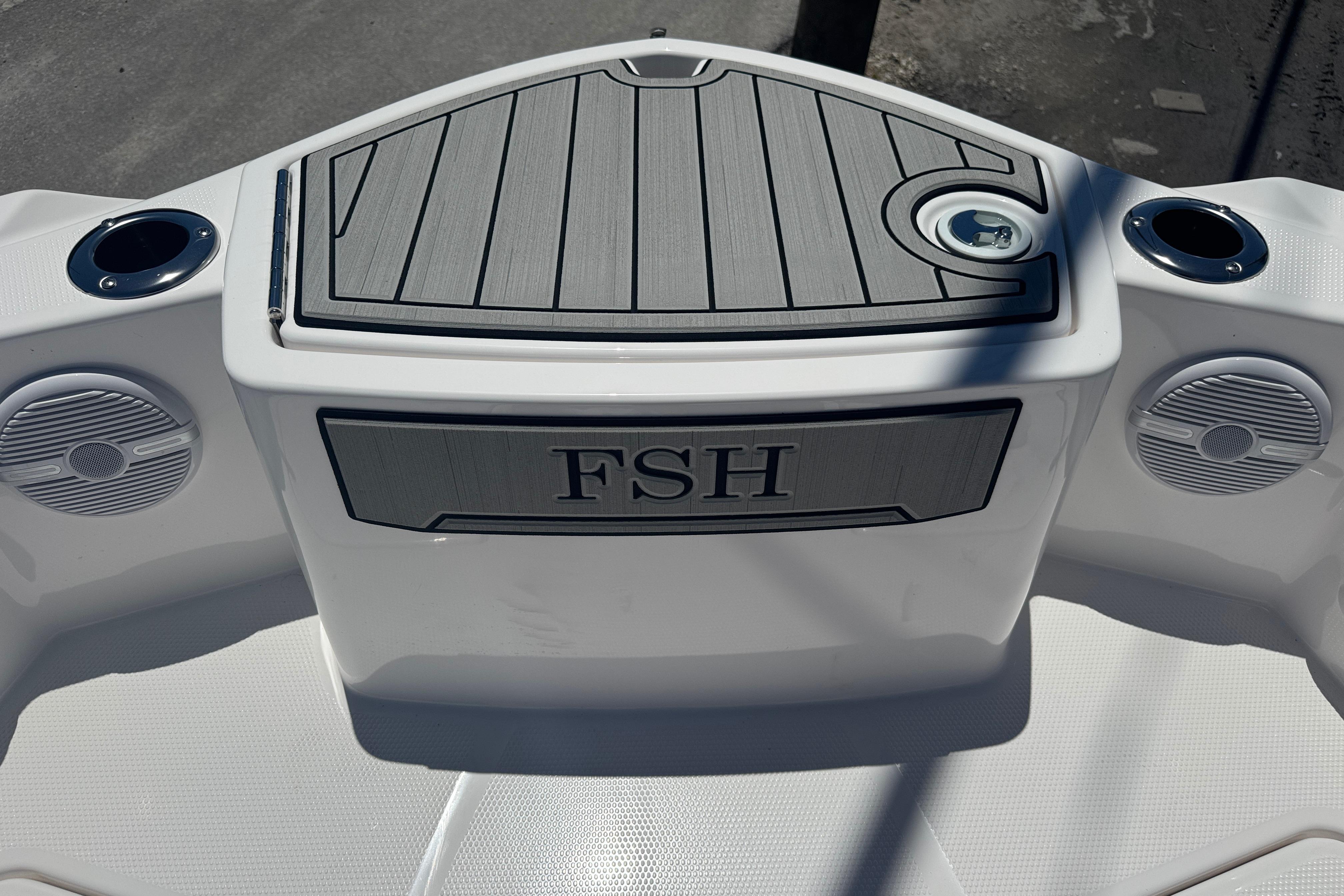 2026 Yamaha Boats 220 FSH Sport deck with speakers and cup holders.