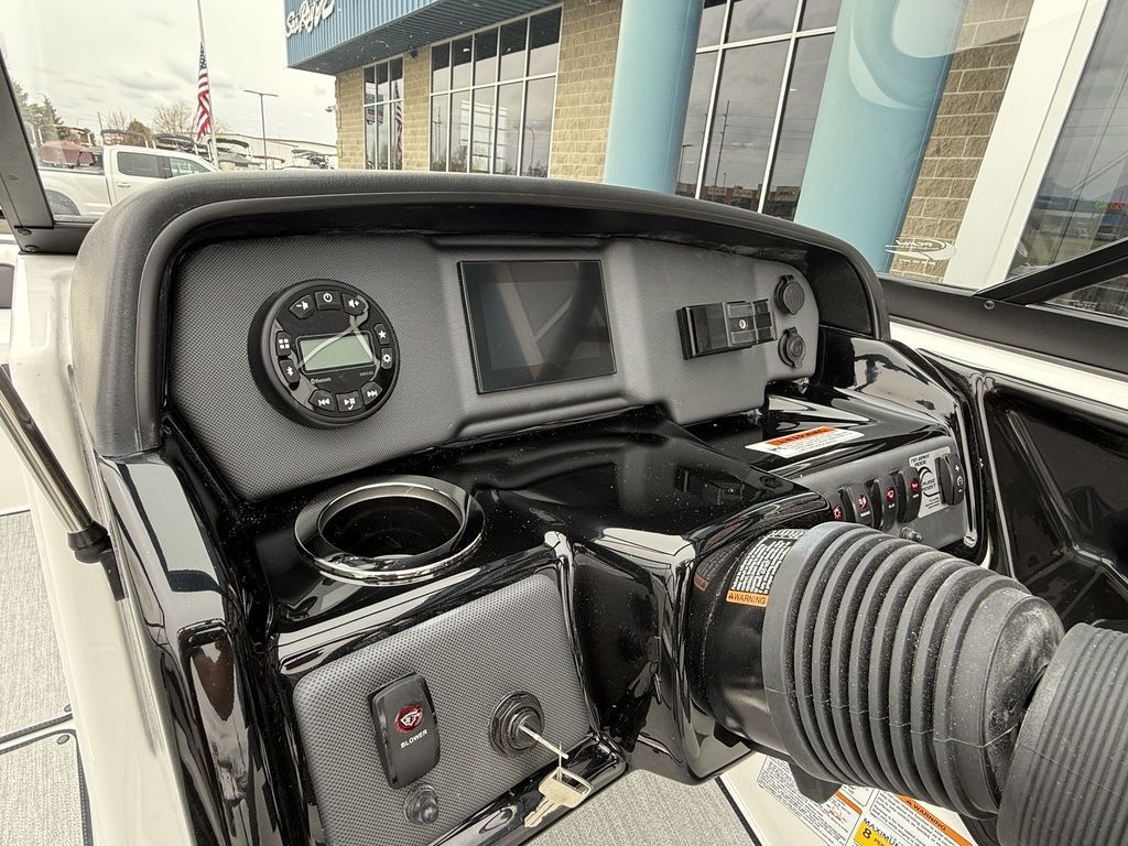 2025 Yamaha Boats AR195 - 24