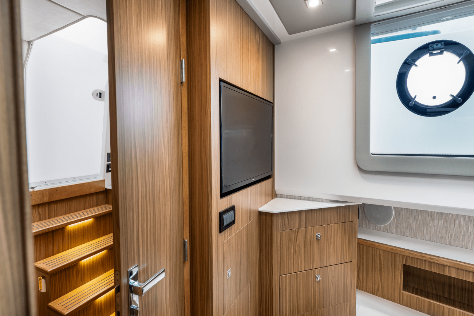 2025 Cruisers Yachts 50 GLS - Image 49