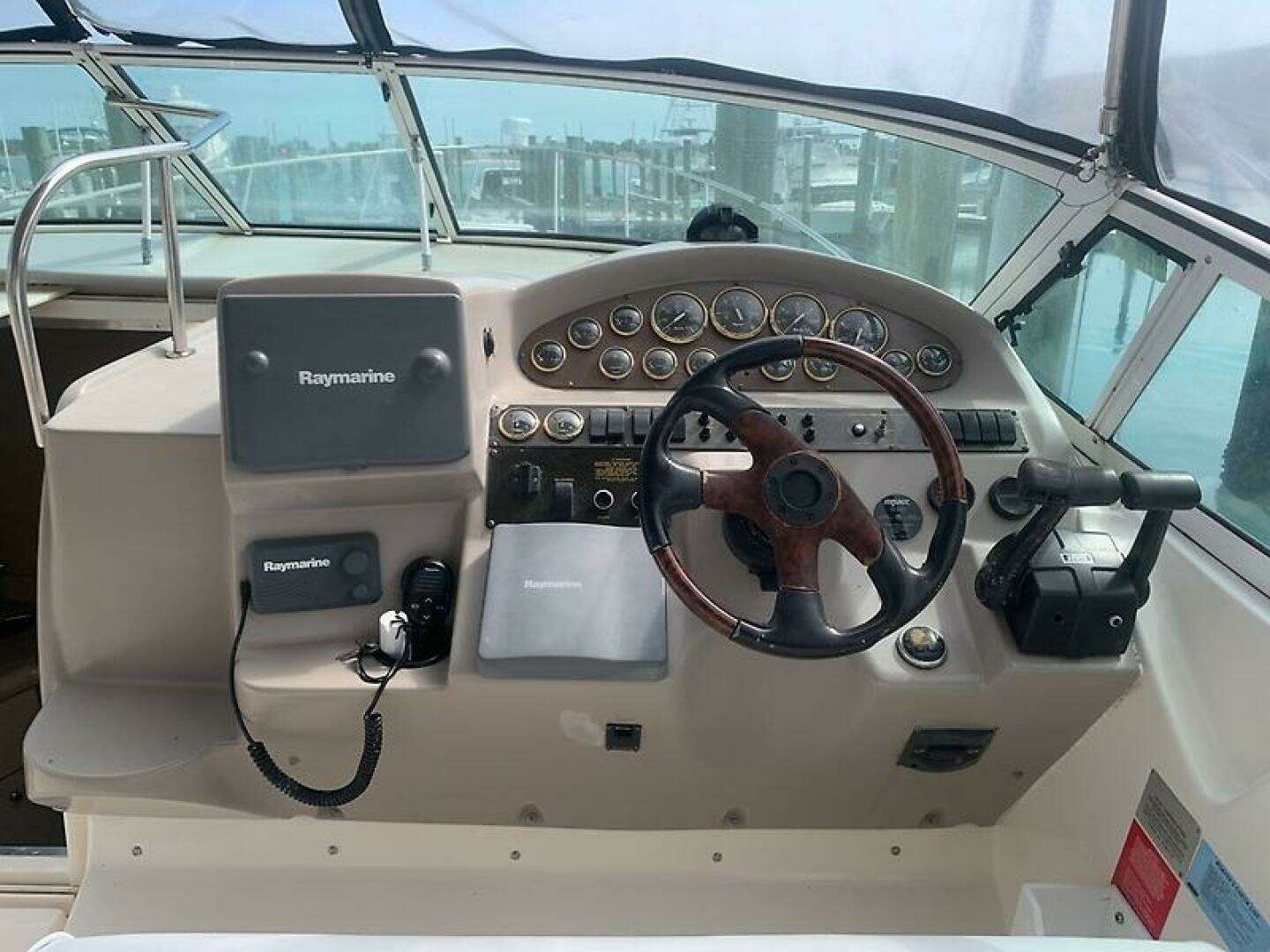 2003 Cruisers Yachts 3372 Express - Image 8
