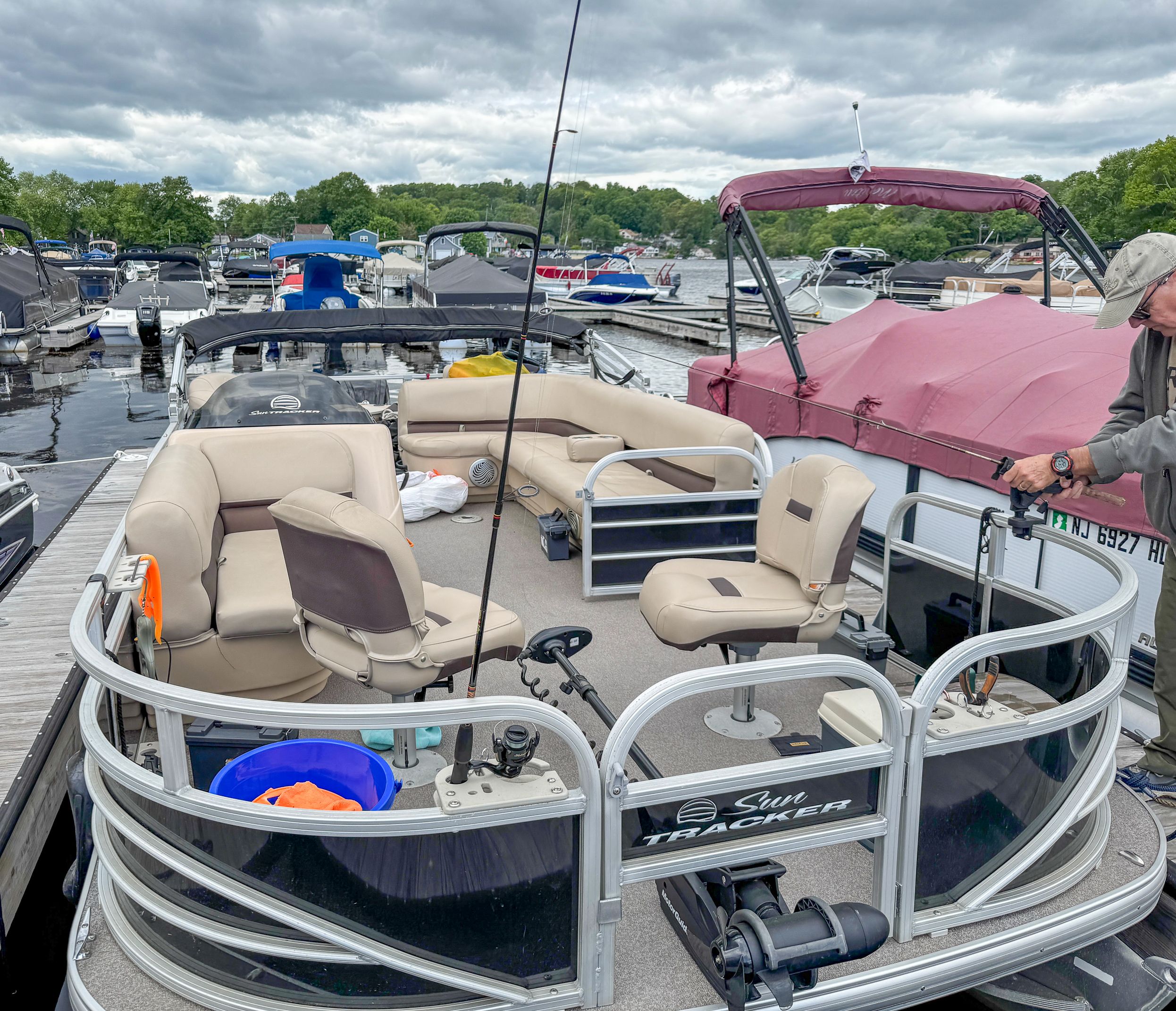 2017 Sun Tracker Fishin' Barge 20 DLX