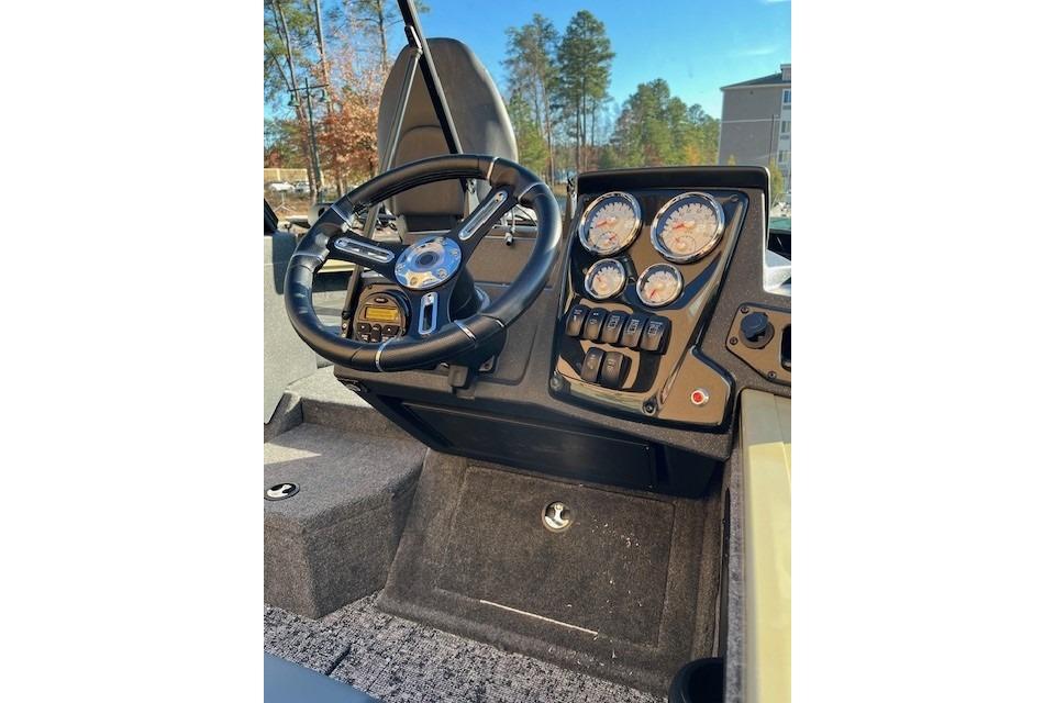 2026 Tracker Targa V-18 Combo boat dashboard with steering wheel and gauges.