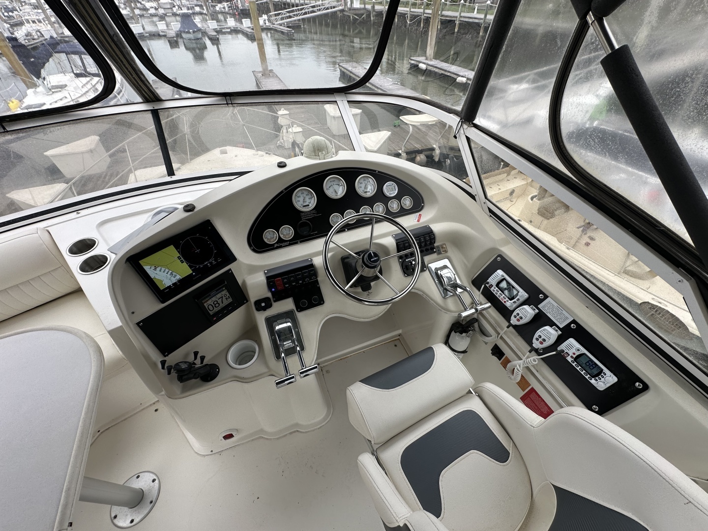 1998 Cruisers Yachts 3650 Aft Cabin - Image 24
