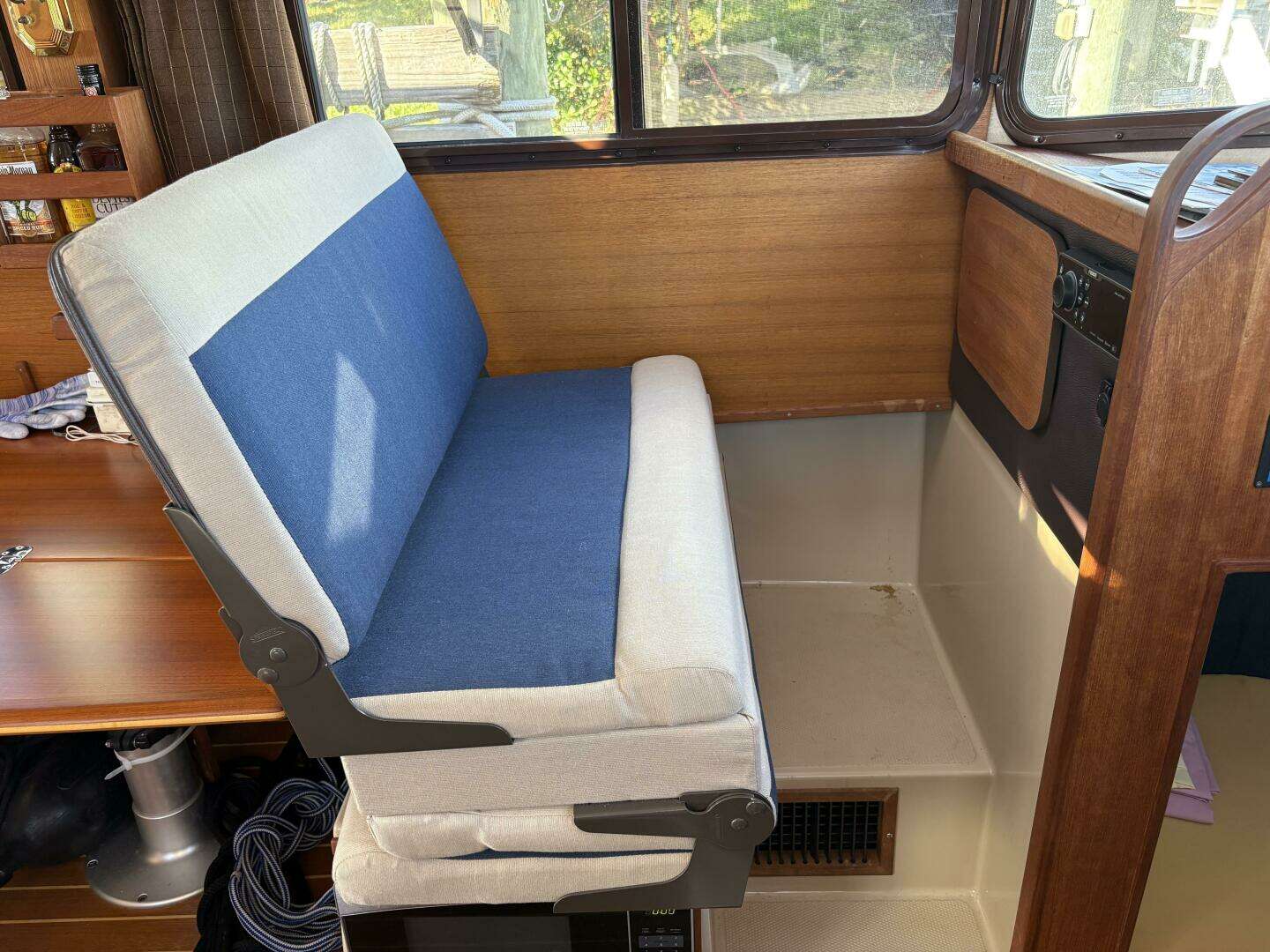 2014 Ranger Tugs R-27 - Image 34