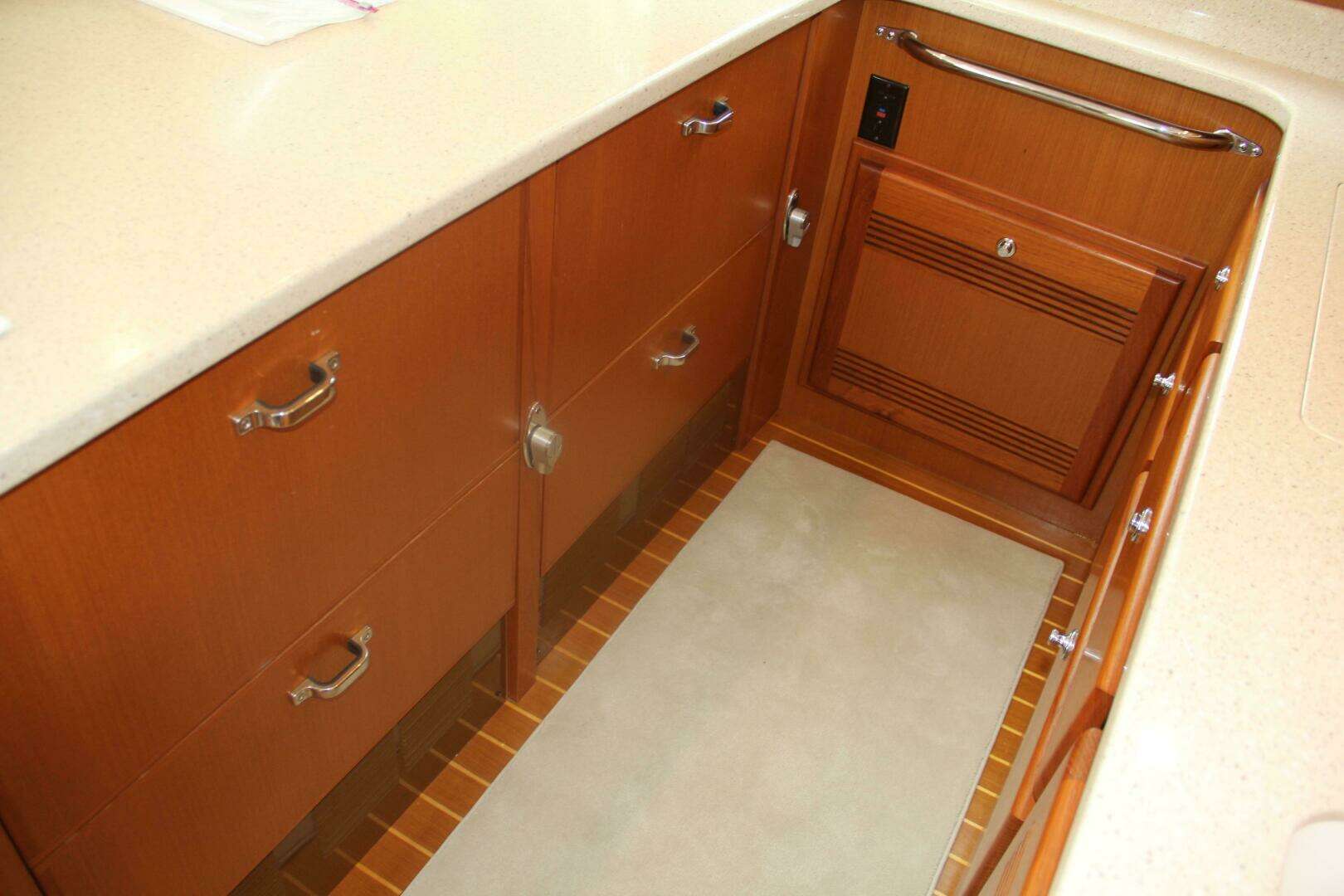 2004 Cabo 48 Flybridge - Image 17