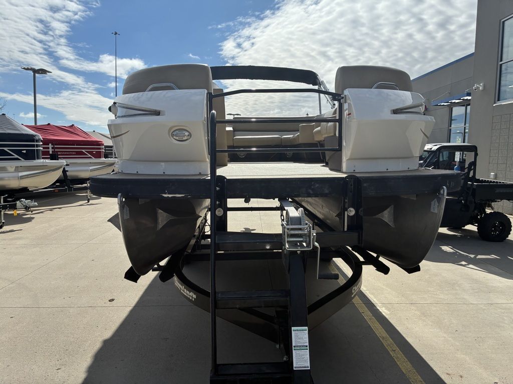 2015 Larson Escape 2200 RT - 4