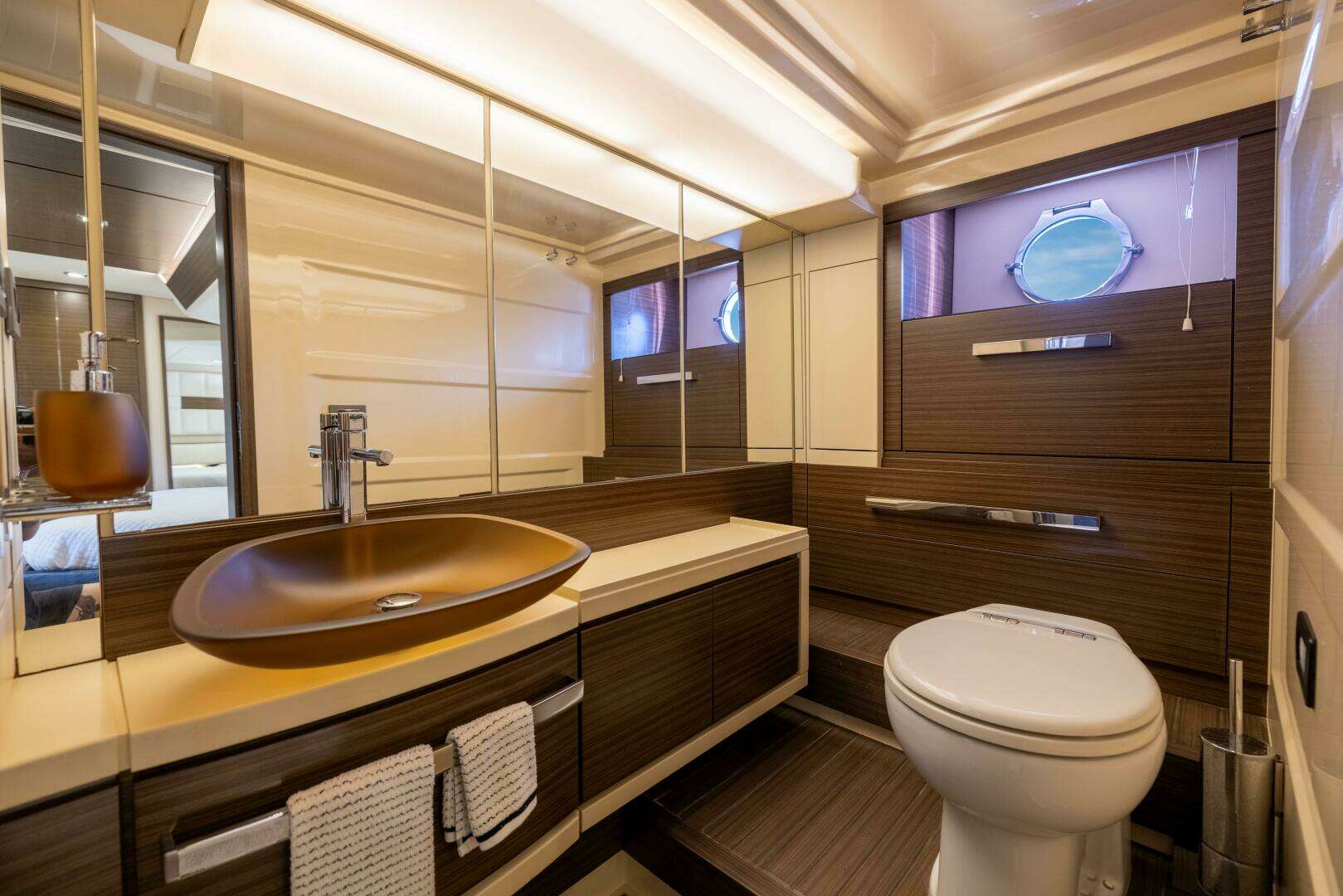 2015 Azimut 64 Flybridge - Image 21
