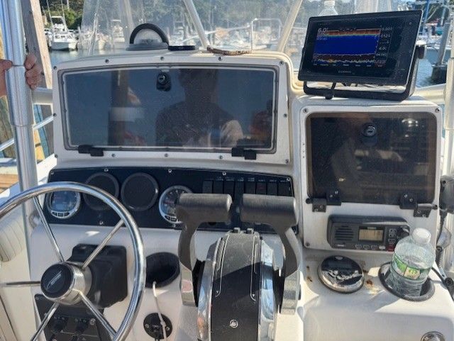 1998 Boston Whaler 26 Outrage - 6