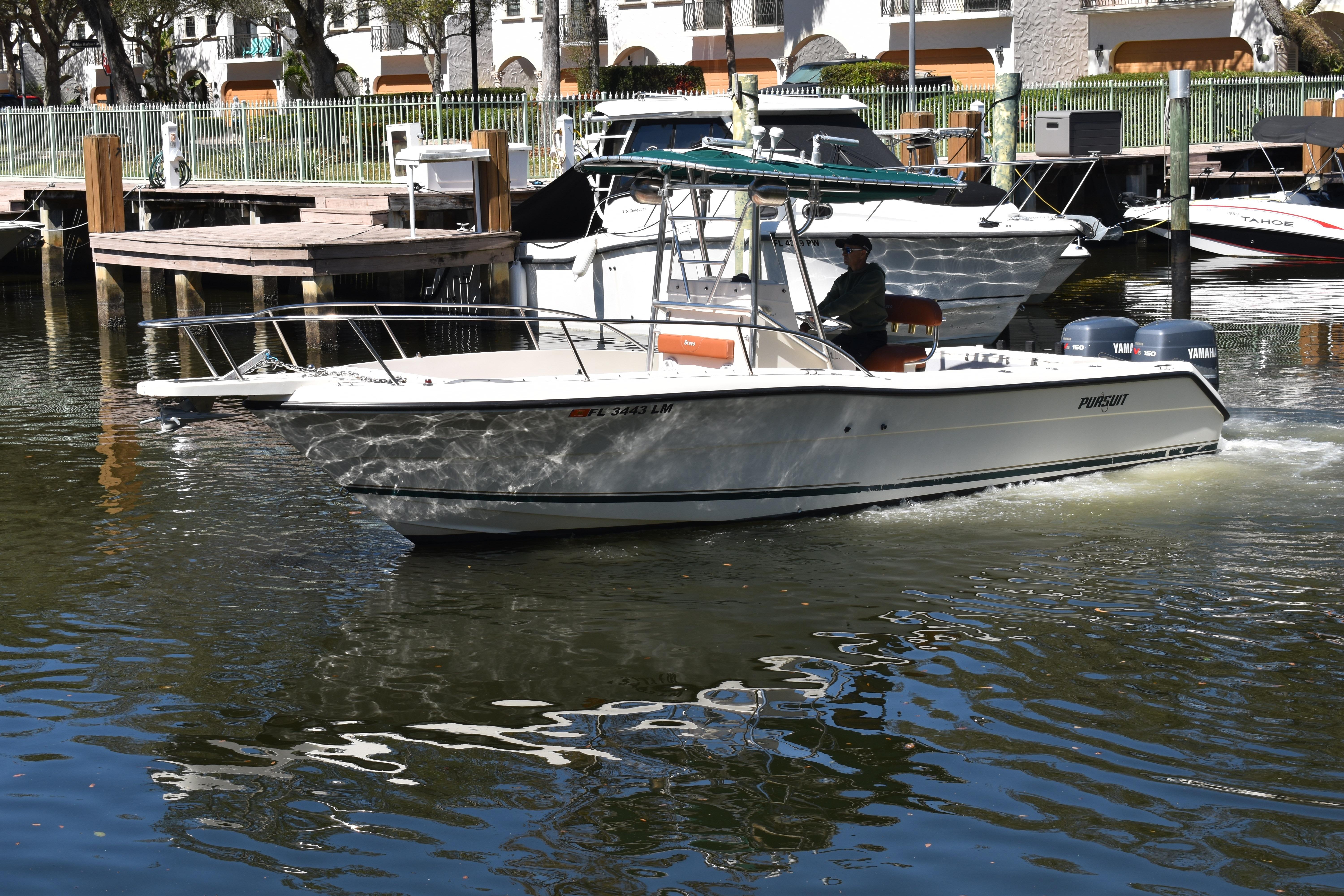 2001 Pursuit 2470 Center Console