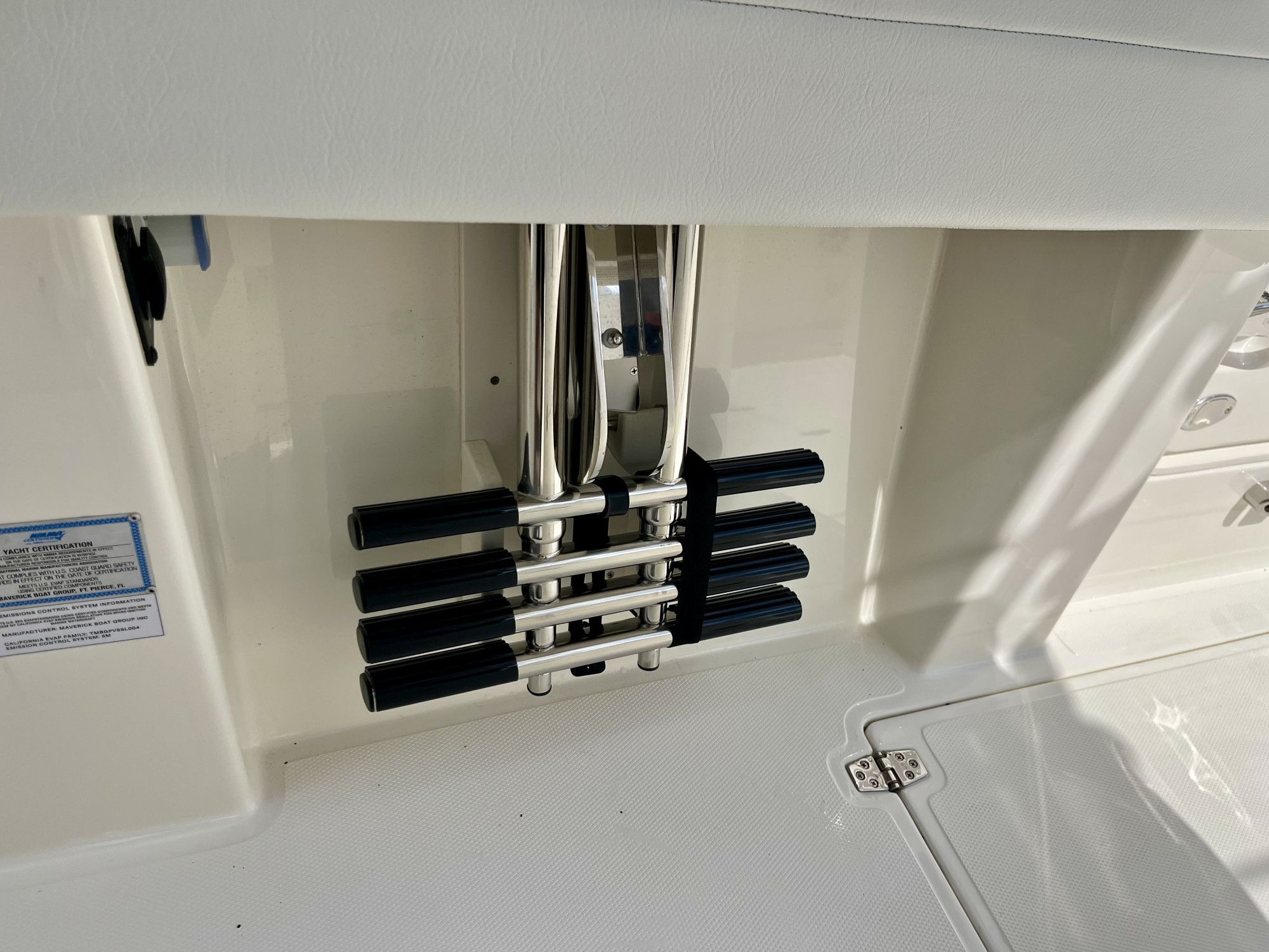 2026 Cobia 305 Center Console - 35