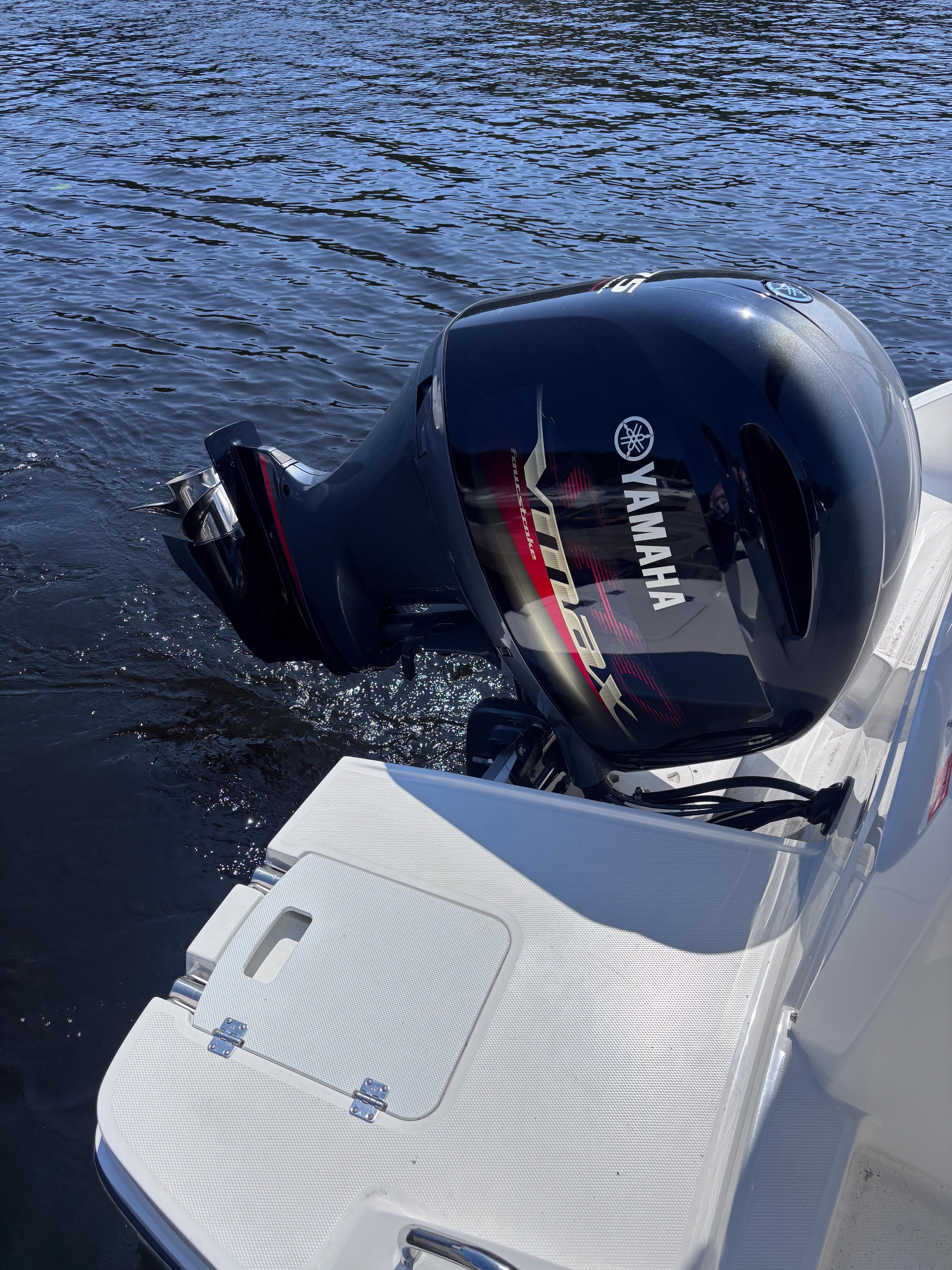 2024 Hurricane SunDeck 235 OB - 12