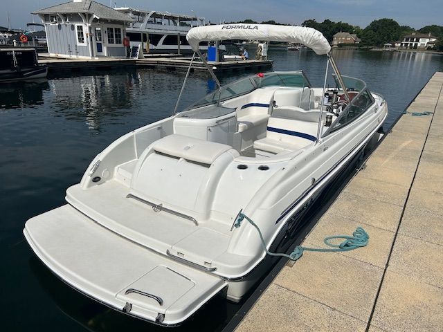 2005 Formula 260 Bowrider - 3