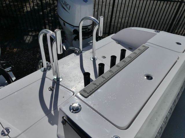 2026 Twin Vee 240 GFX DUAL CONSOLE - 6