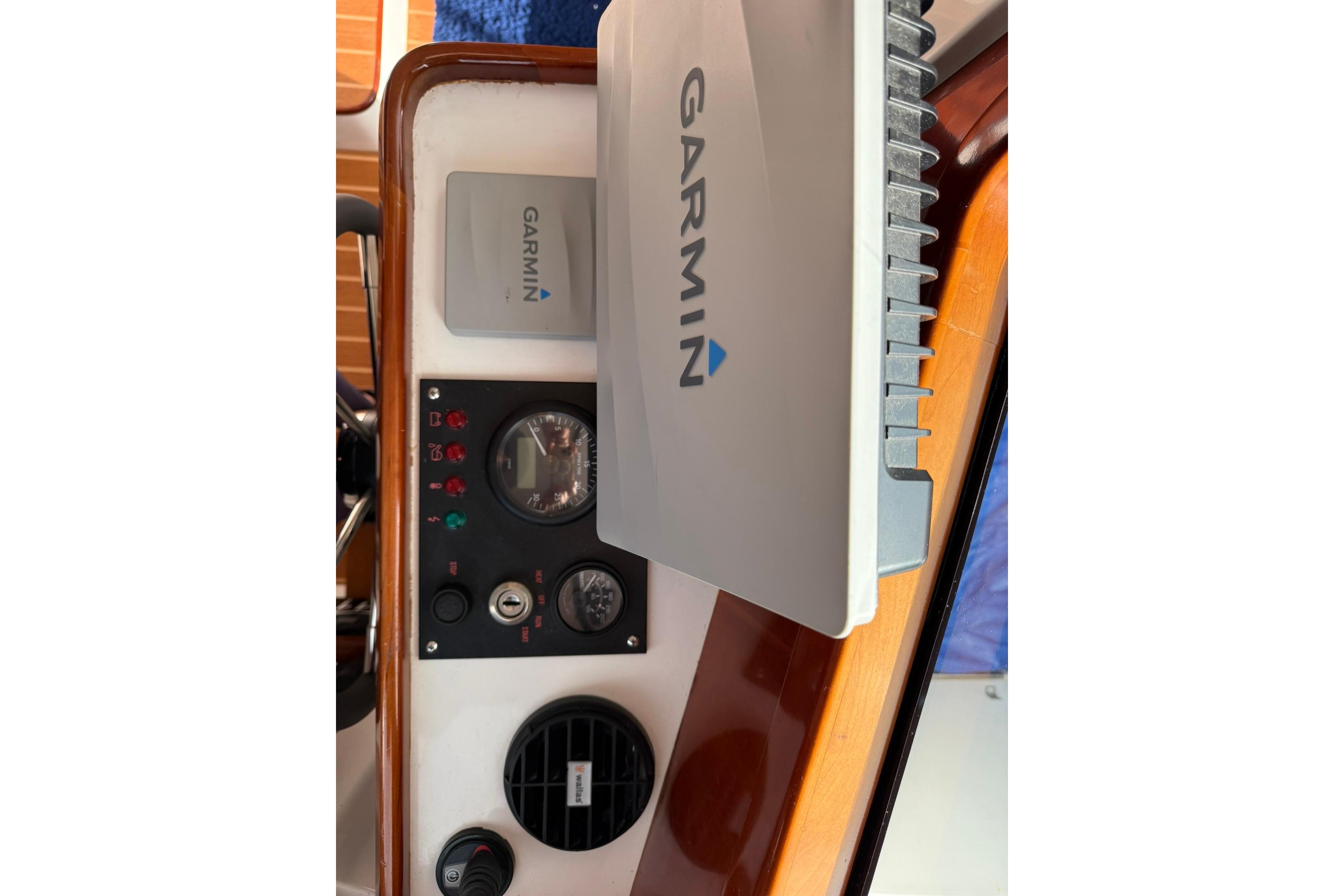 Garmin navigation system on 2020 SeaPiper 35 boat dashboard.