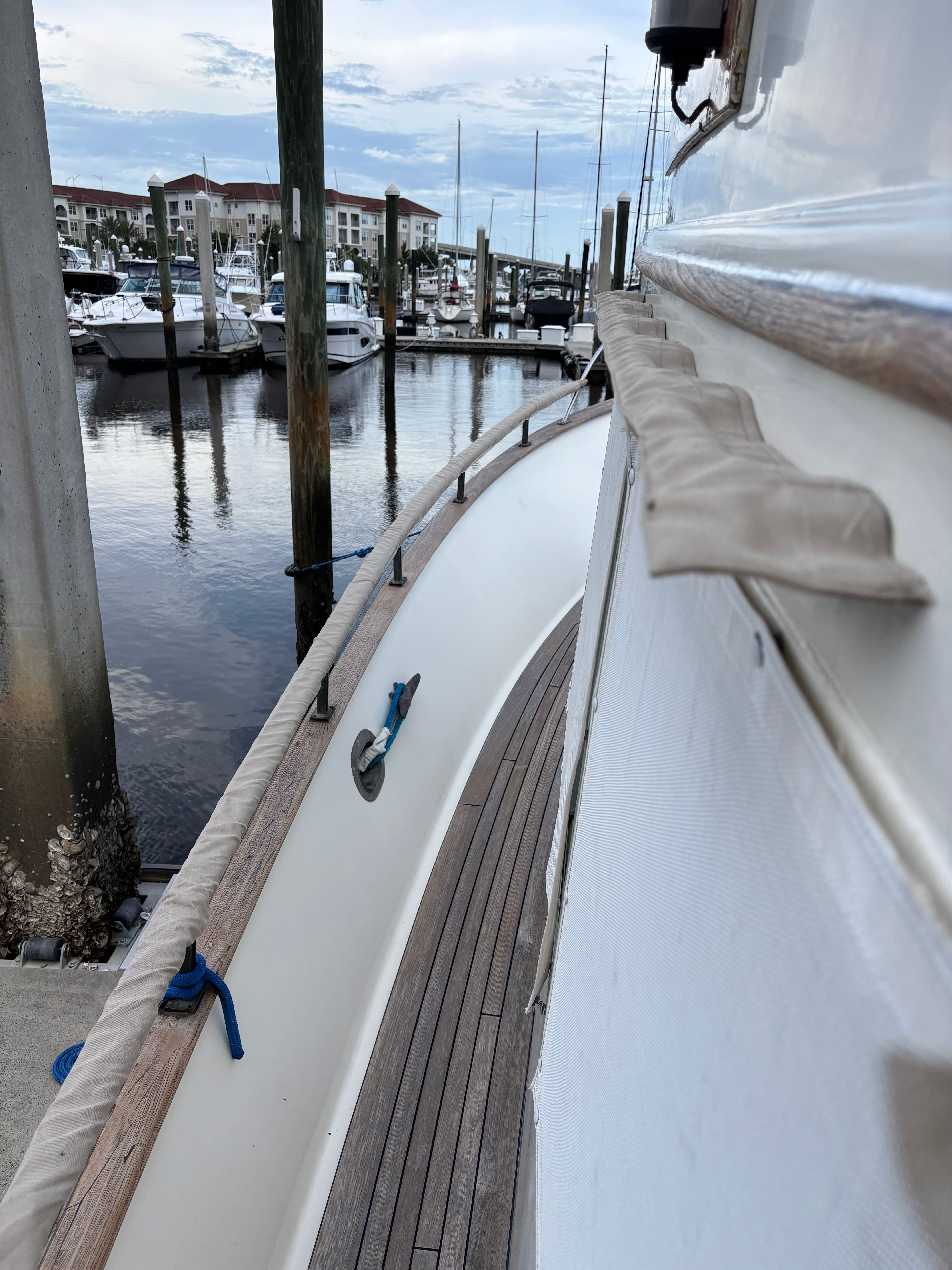 1983 Island Gypsy 44 Flush Deck - 17
