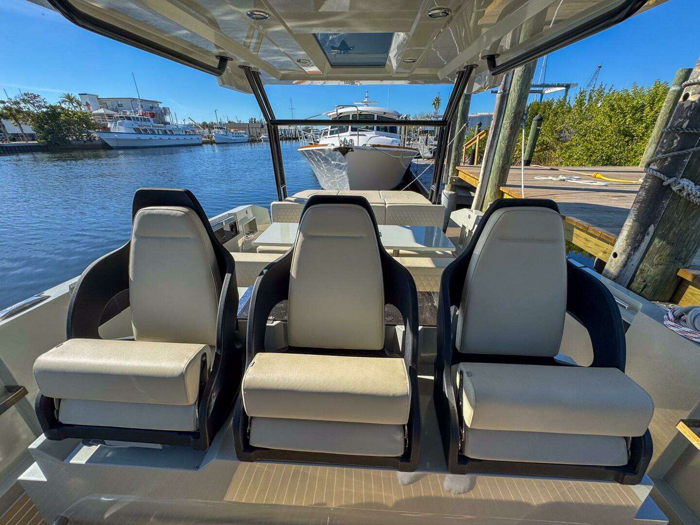 2026 De Antonio Yachts D32 - Image 18