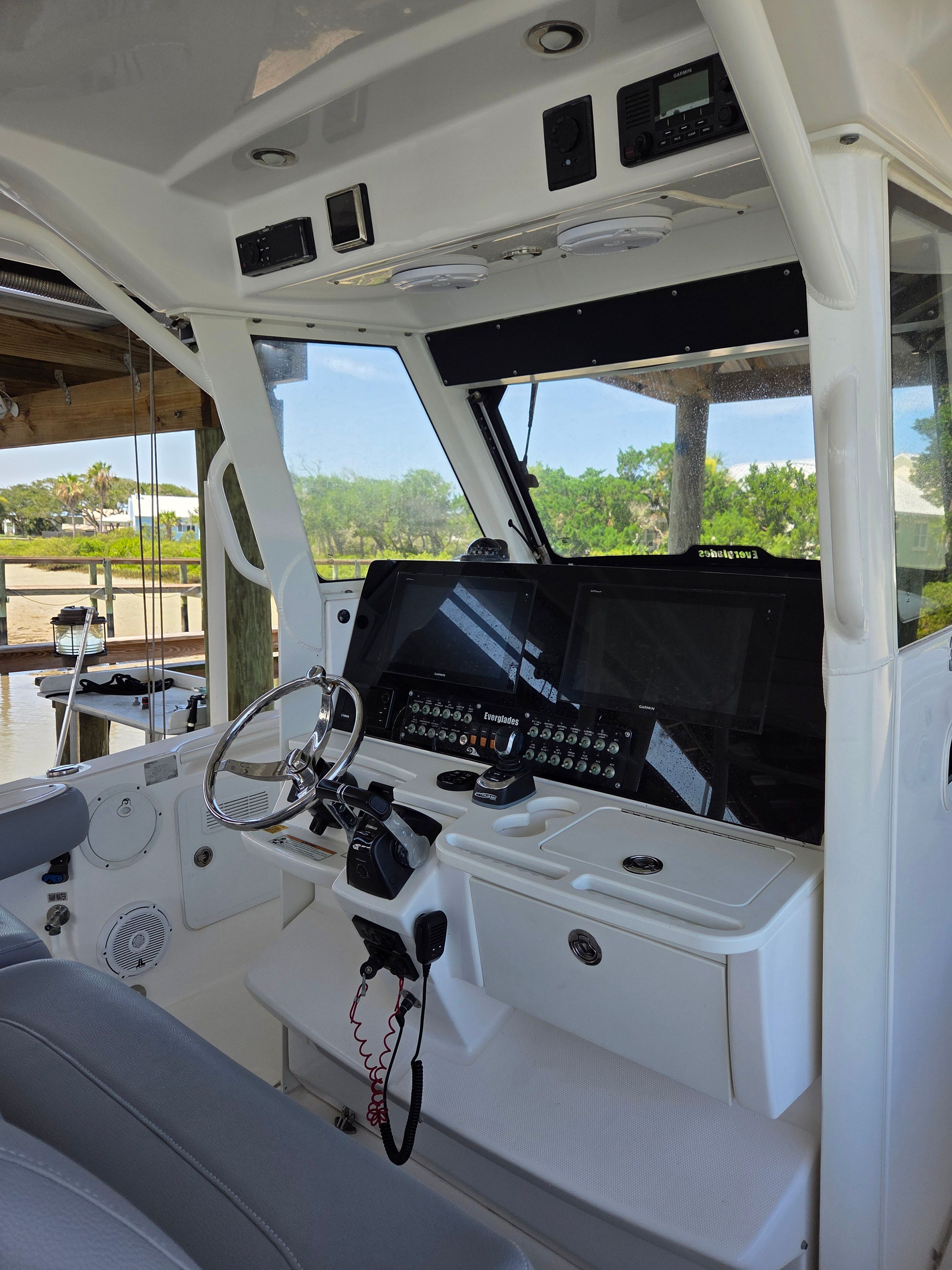 The image shows the helm of a 2017 Everglades 355 Center Console boat.