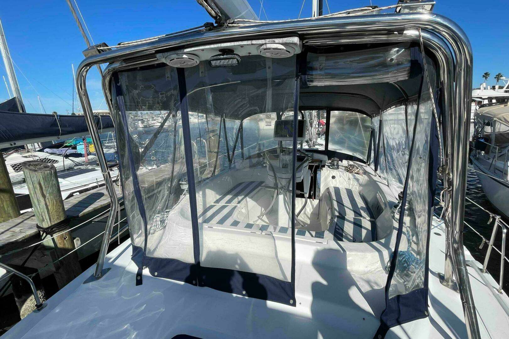 2010 Hunter 45 Center Cockpit - Image 9