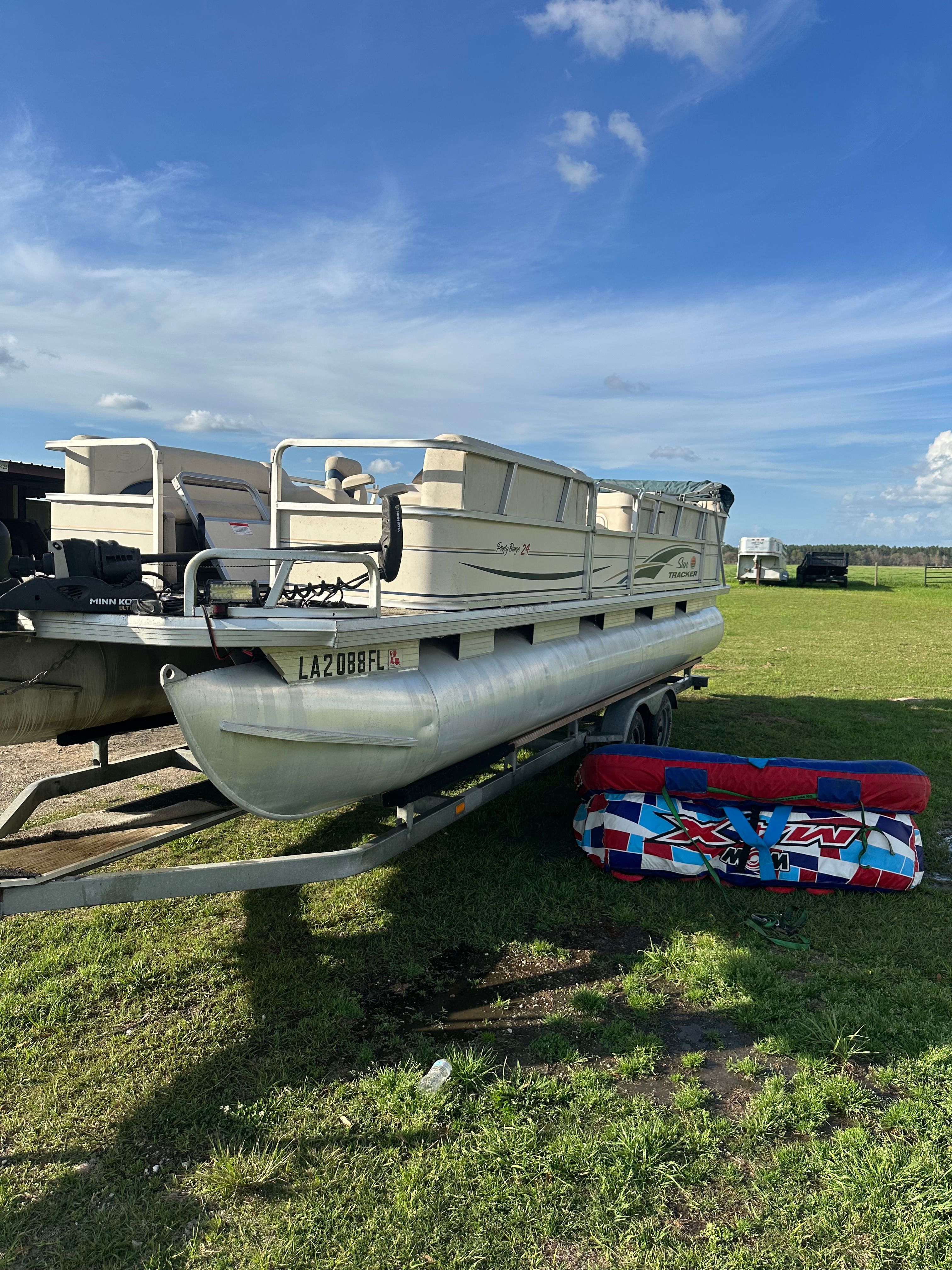 2004 Tracker Pontoon