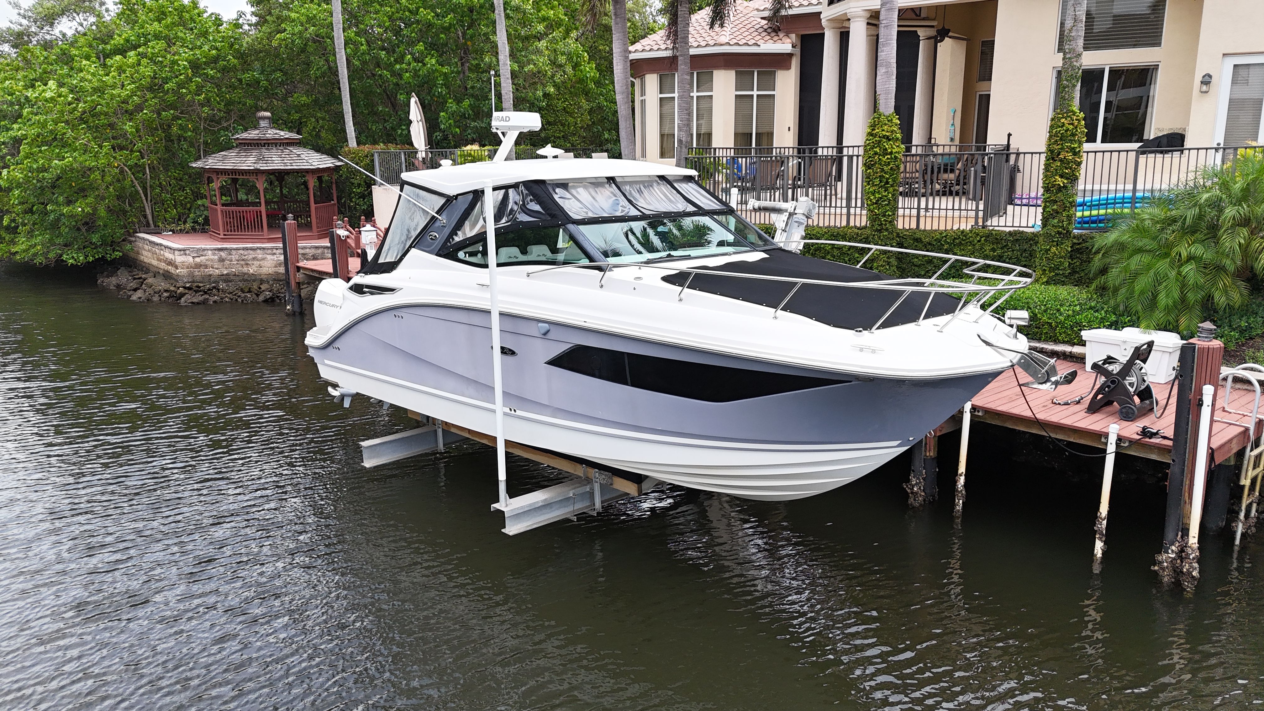 2022 Sea Ray Sundancer 320 Outboard