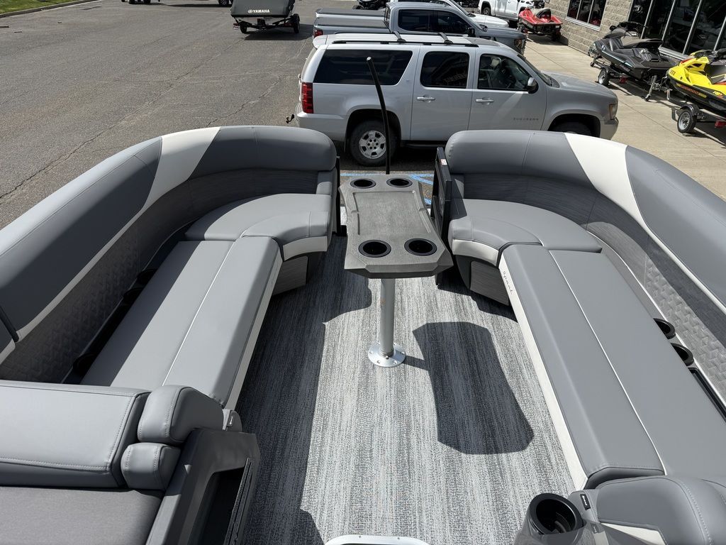 2026 Bennington 24 M Sport Lounge - 17