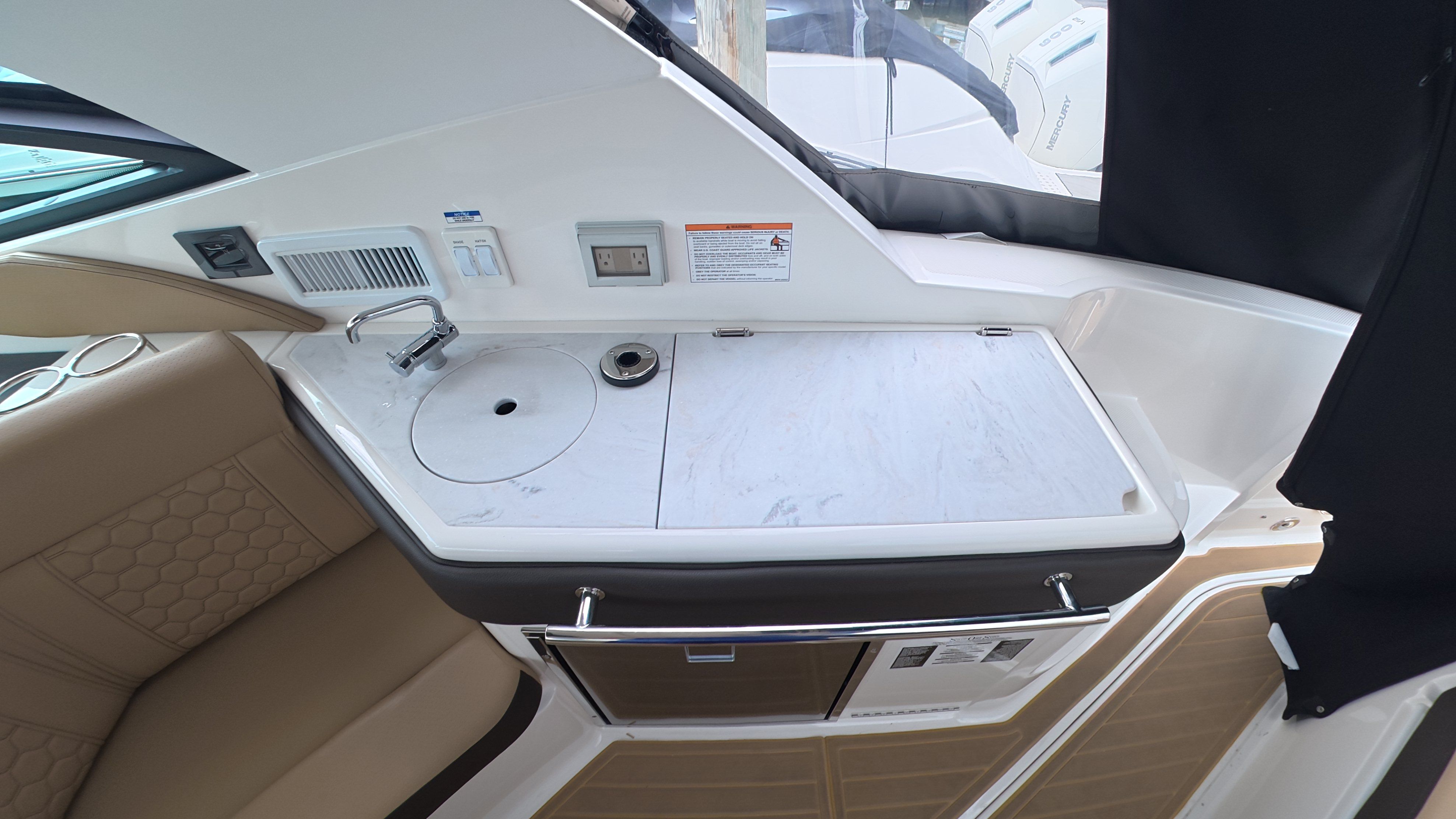 2025 Sea Ray Sundancer 320 Outboard - 13