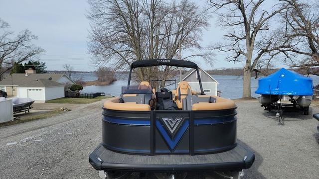 2025 Viaggio LAGO X 22U Tri-Toon (25" Tubes) - 34