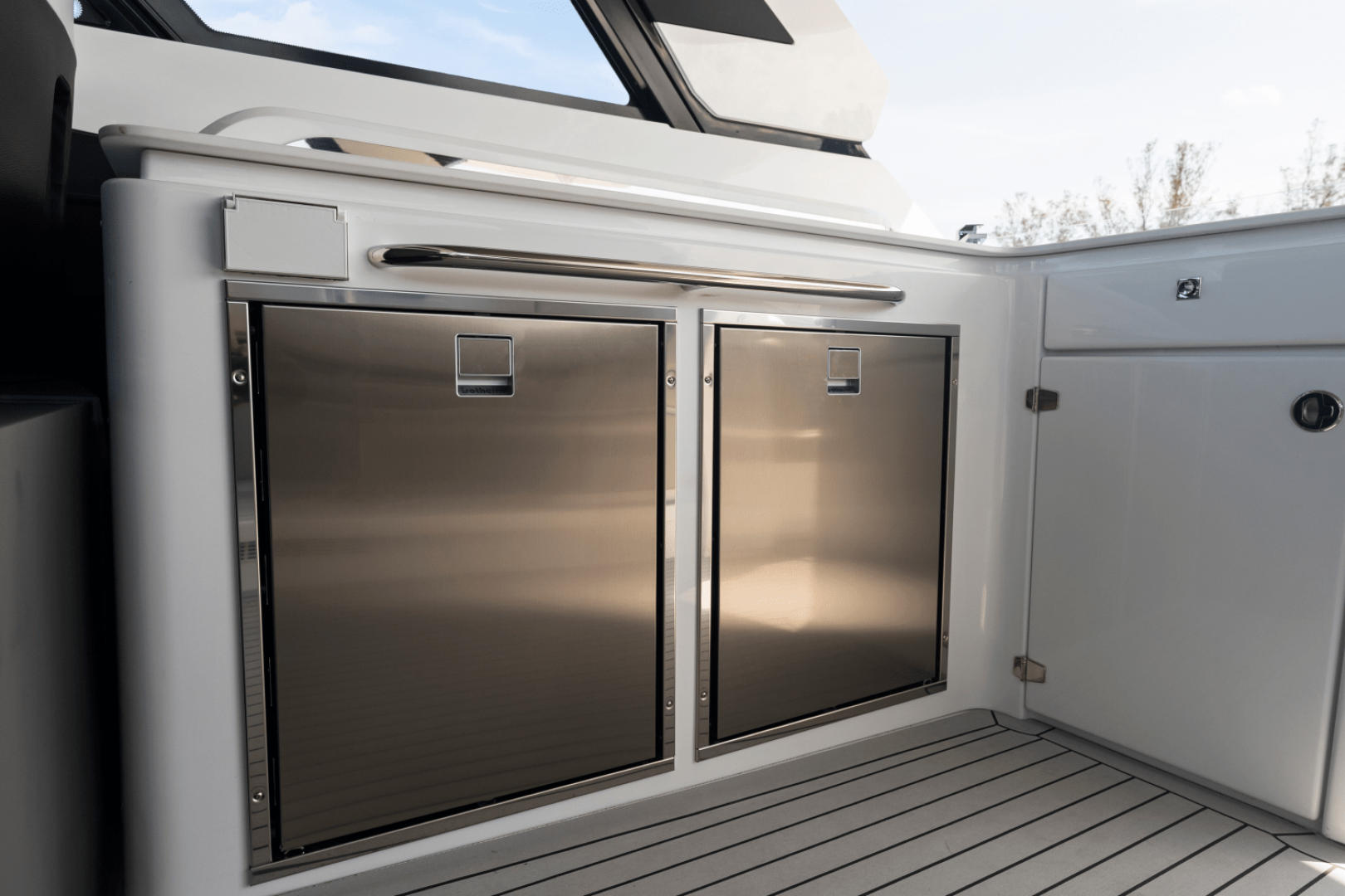 2026 Cruisers Yachts 50GLS OB - Image 95
