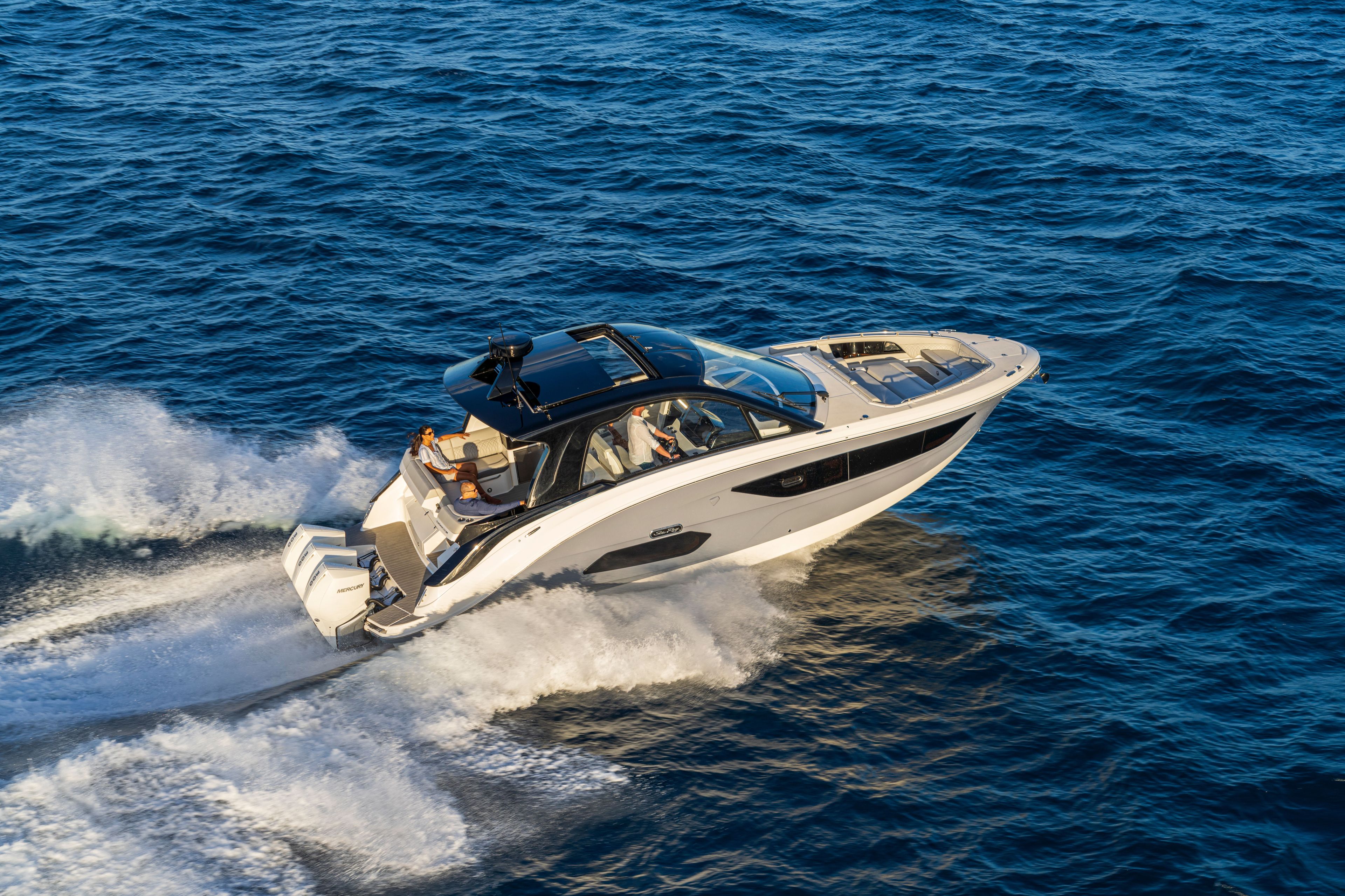 Sea Ray Sundancer 370 Outboard 2026 on the water
