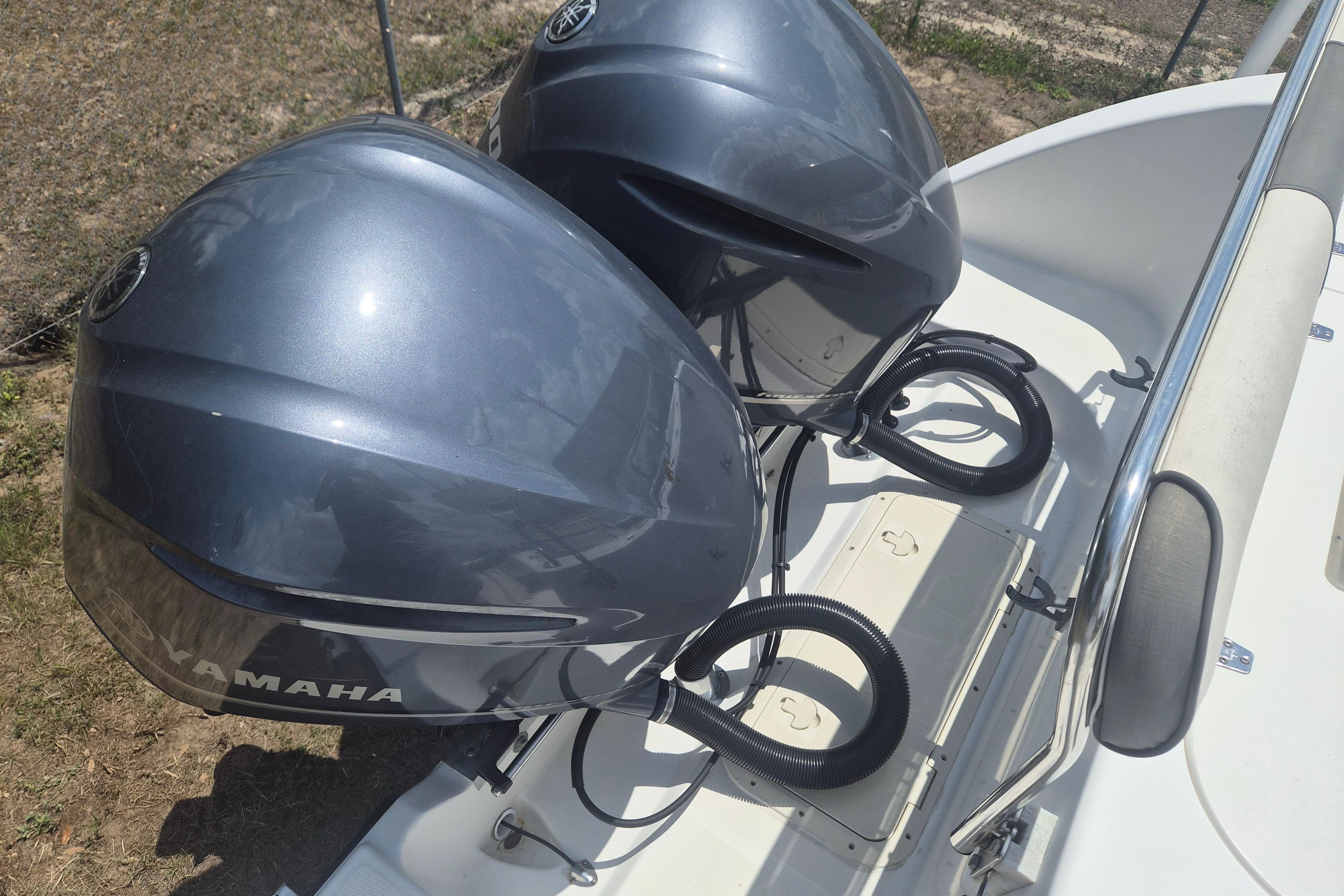 Twin Yamaha outboard motors on a 2006 Century 2900 Center Console boat.