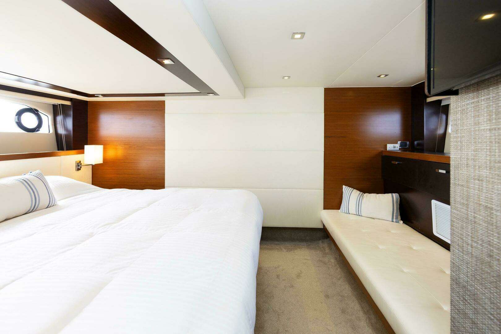 2014 Tiara Yachts 5000 Express - Image 37