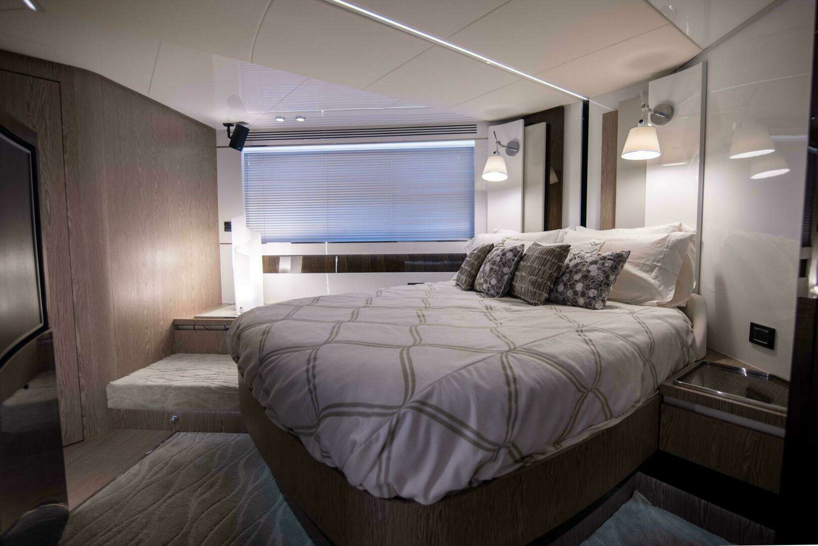 2019 Azimut S7 - Image 26