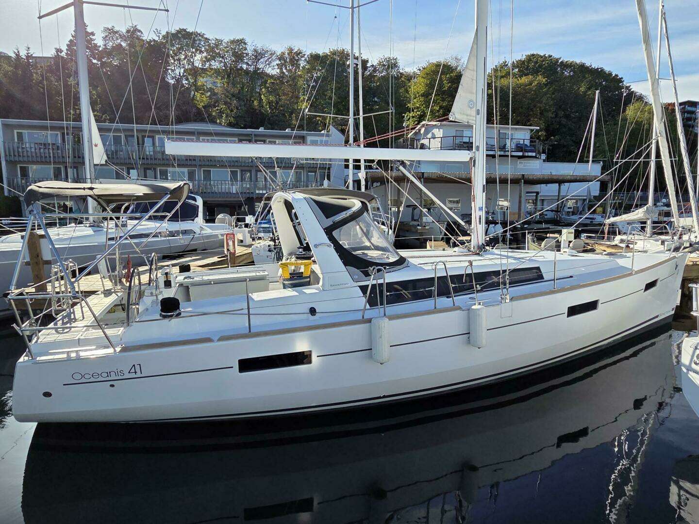 2014 Beneteau Oceanis 41 - Image 17