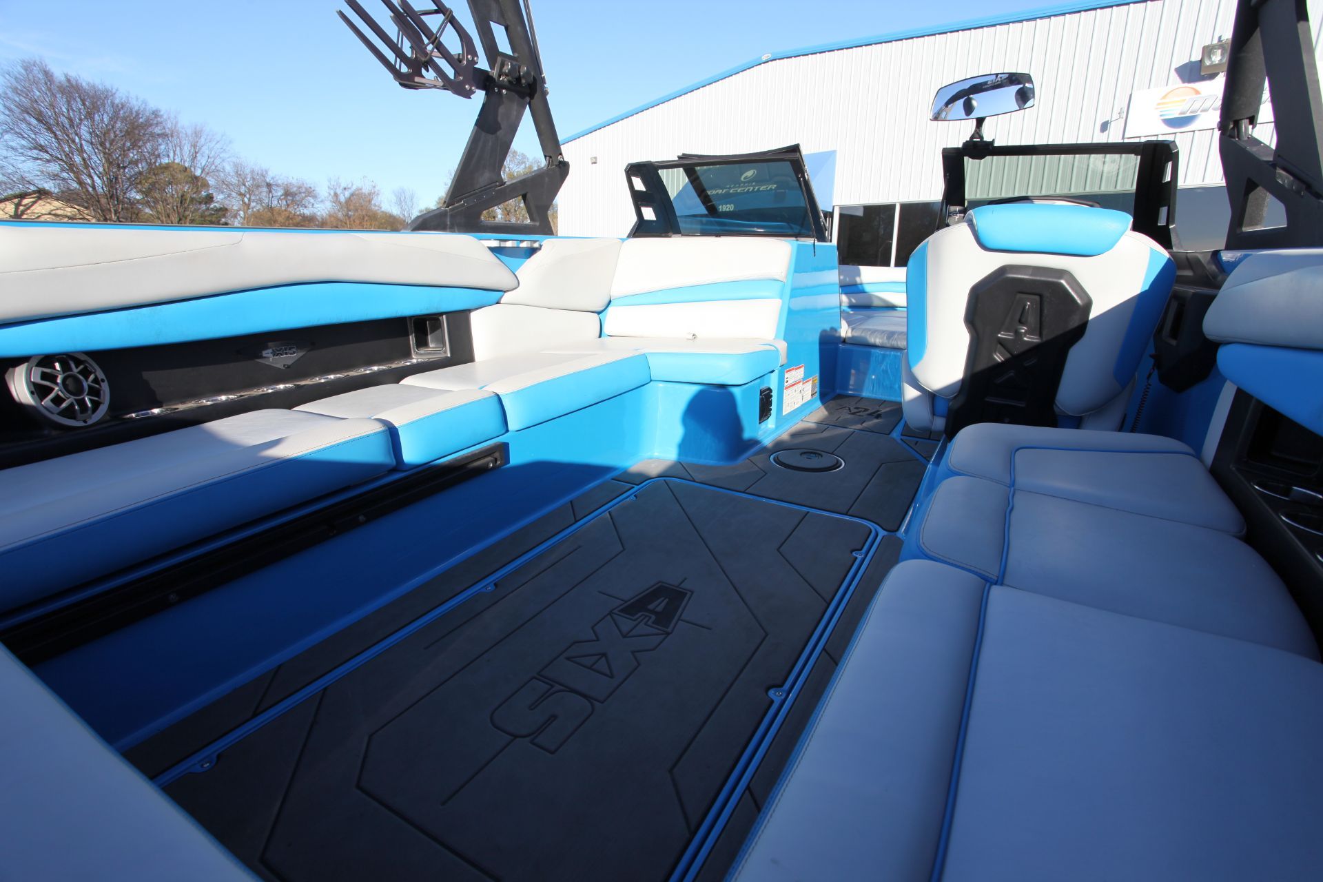 2019 Axis A24 - 10