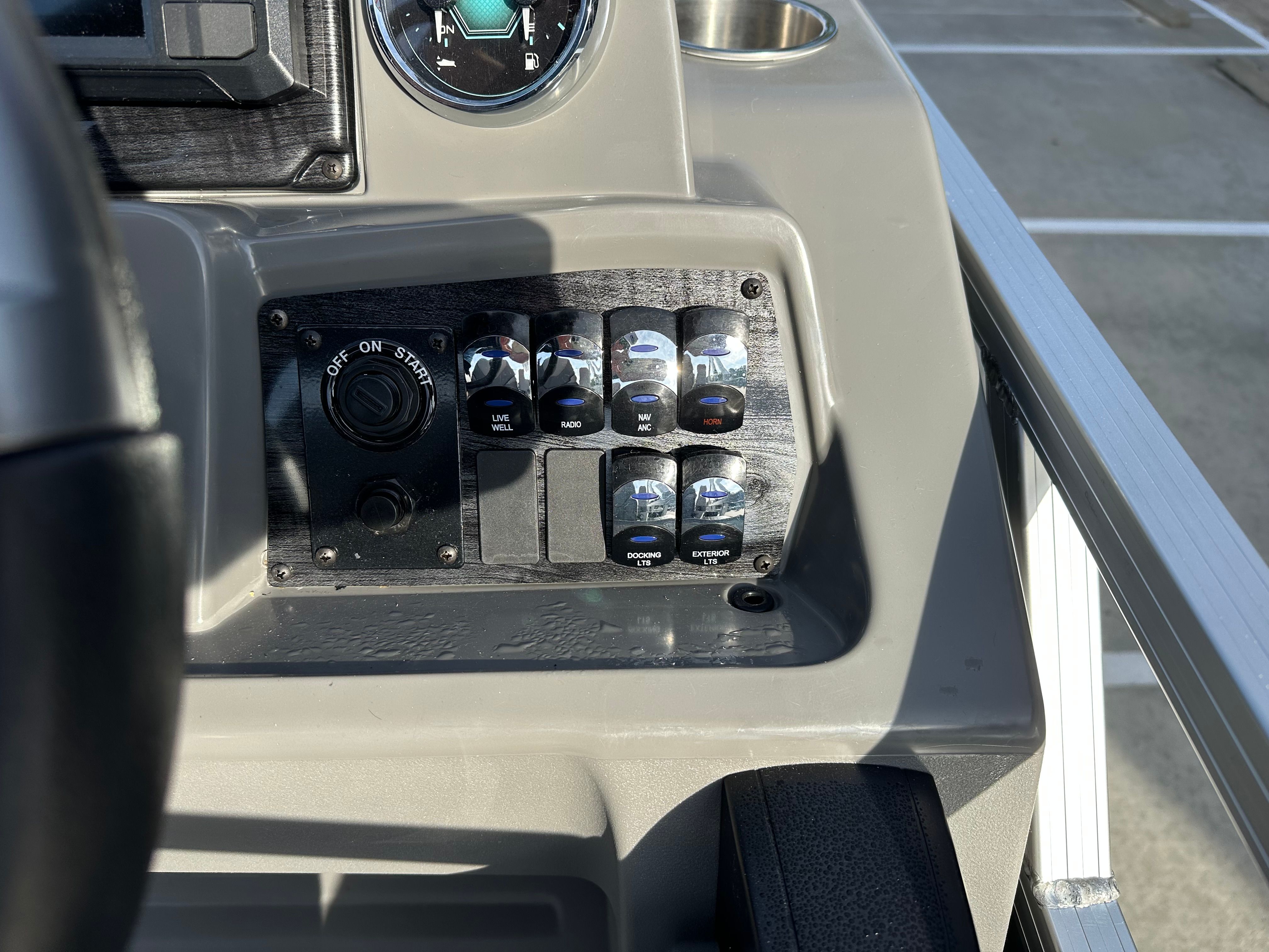 2026 Avalon Venture 85 Rear Fish - 21' - 25