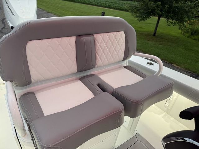 2026 Everglades 253 Center Console - 16