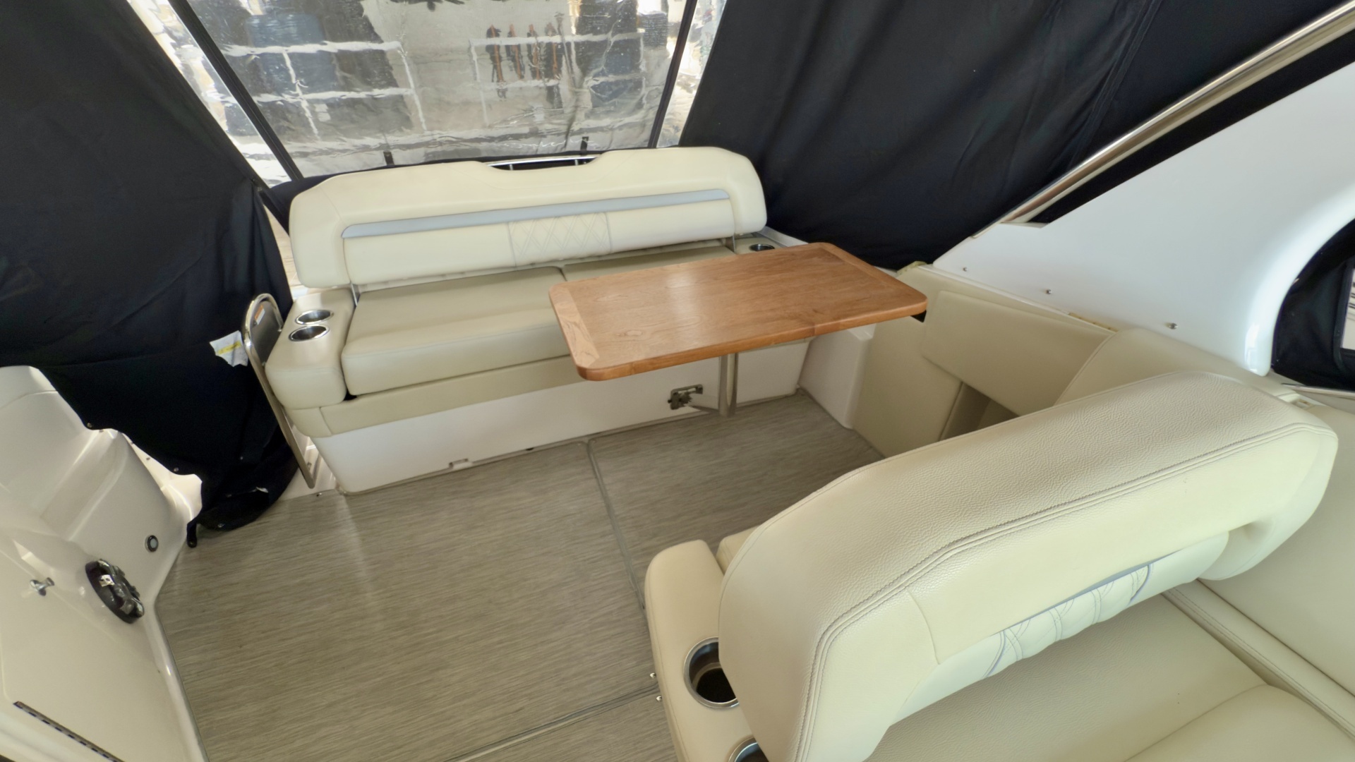 2020 Regal 33 Express - Image 9
