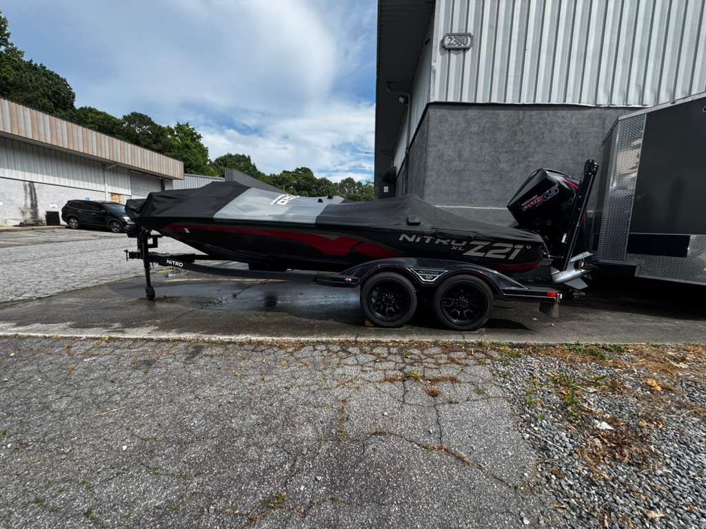 2022 Nitro Z21 XL Pro boat with cover on trailer.