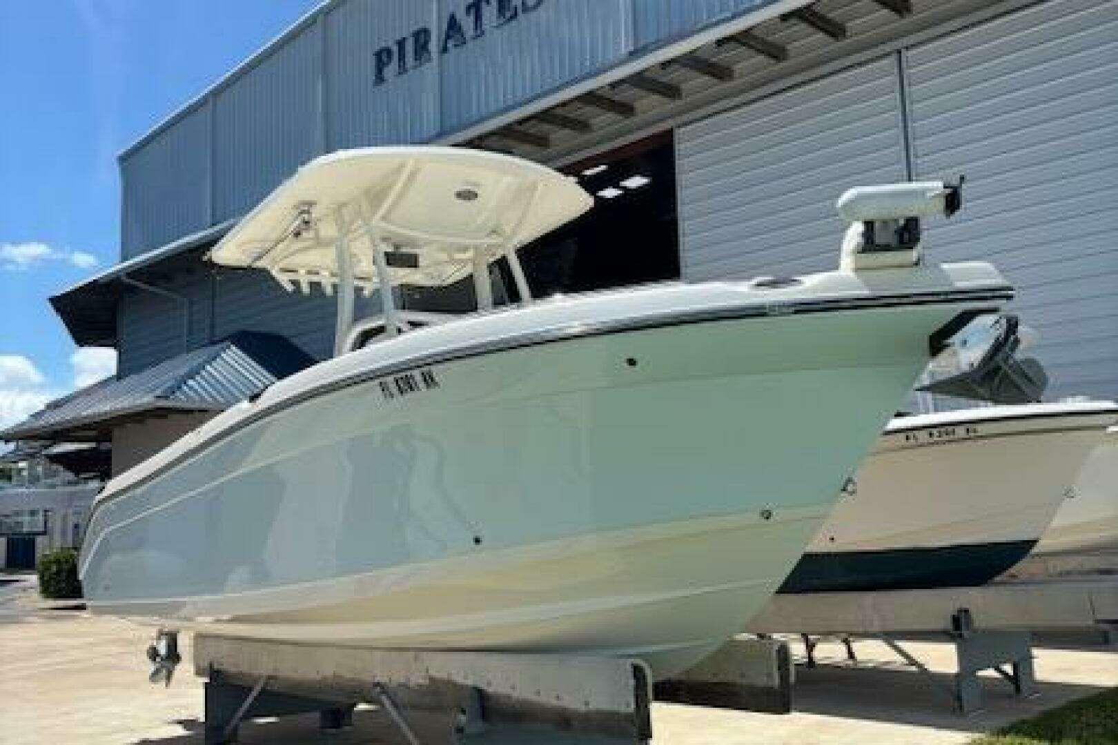 2018 Century 2600 Center Console - Image 3
