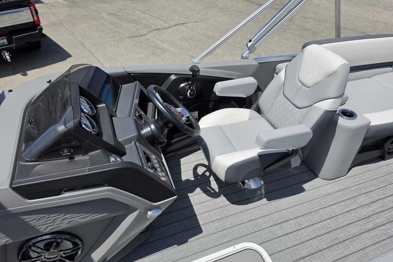 2026 Avalon Catalina Quad Lounge Shift boat interior with modern helm and comfortable seating.