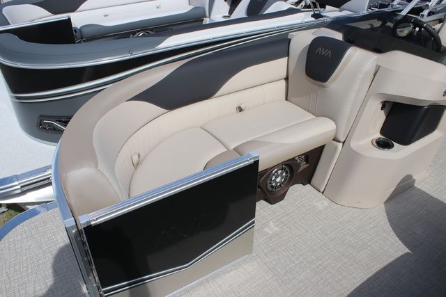 2026 Avalon LSZ - 23 FT Quad Lounger Switchback - 4