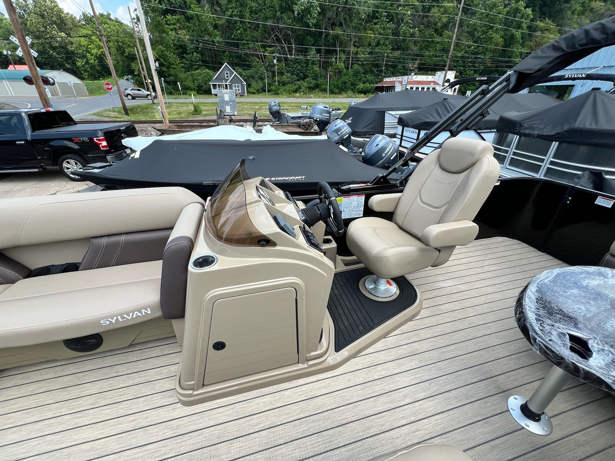 2026 Sylvan Mirage 8520 Cruise - 8