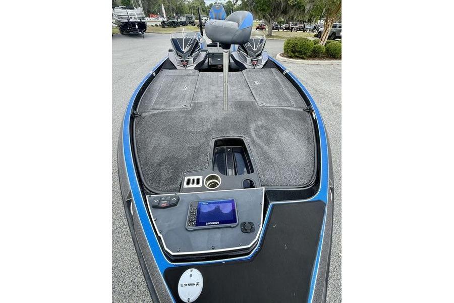 2023 Ranger Z520R boat deck with seating and navigation equipment.