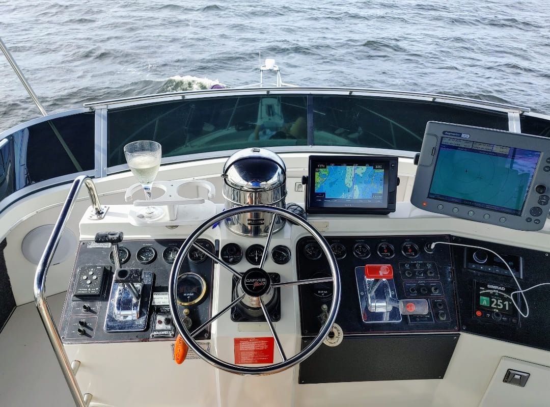 1995 Carver 430 Cockpit Motor Yacht - 2
